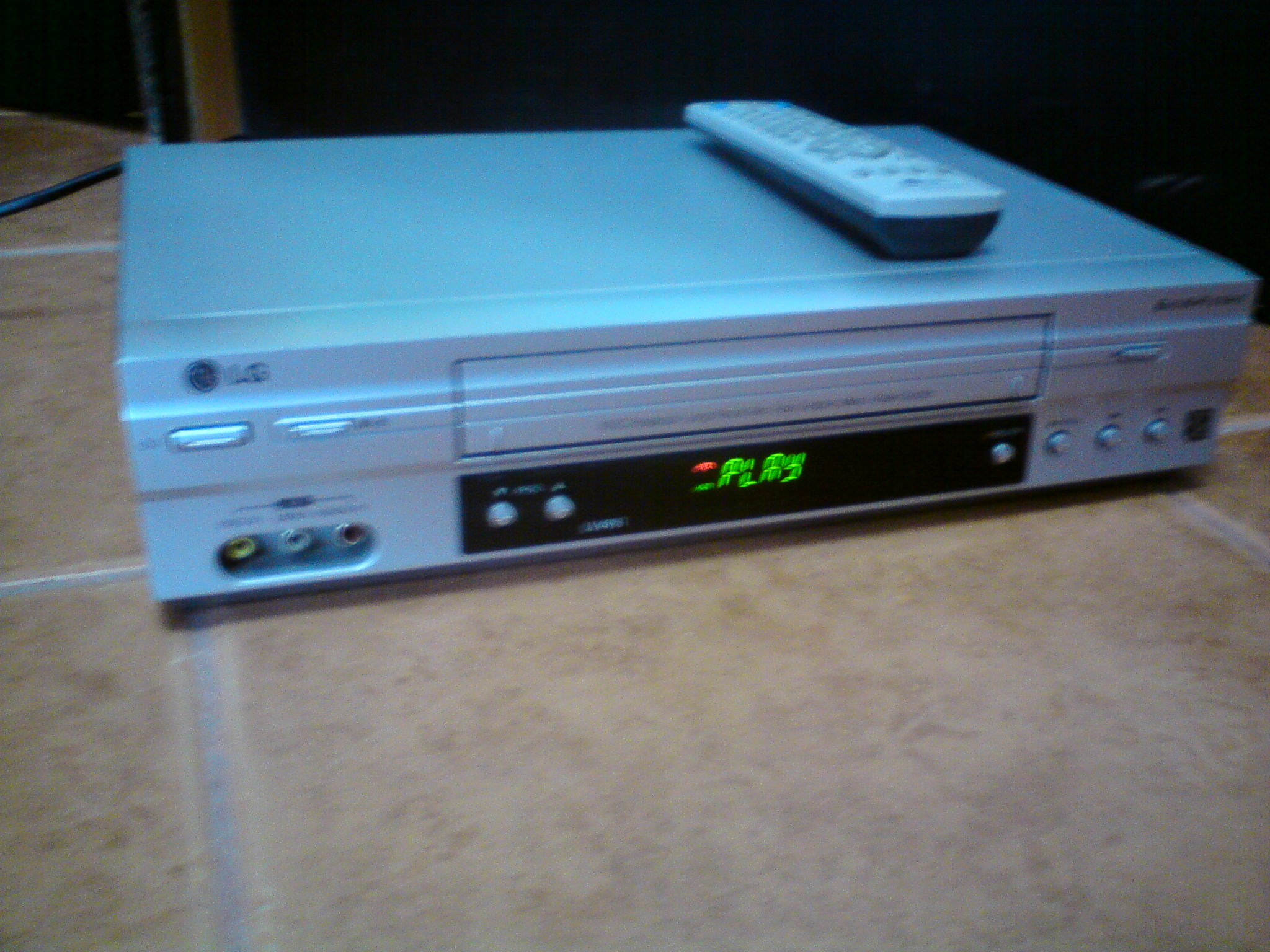 Видеомагнитофон VHS LG LV4981