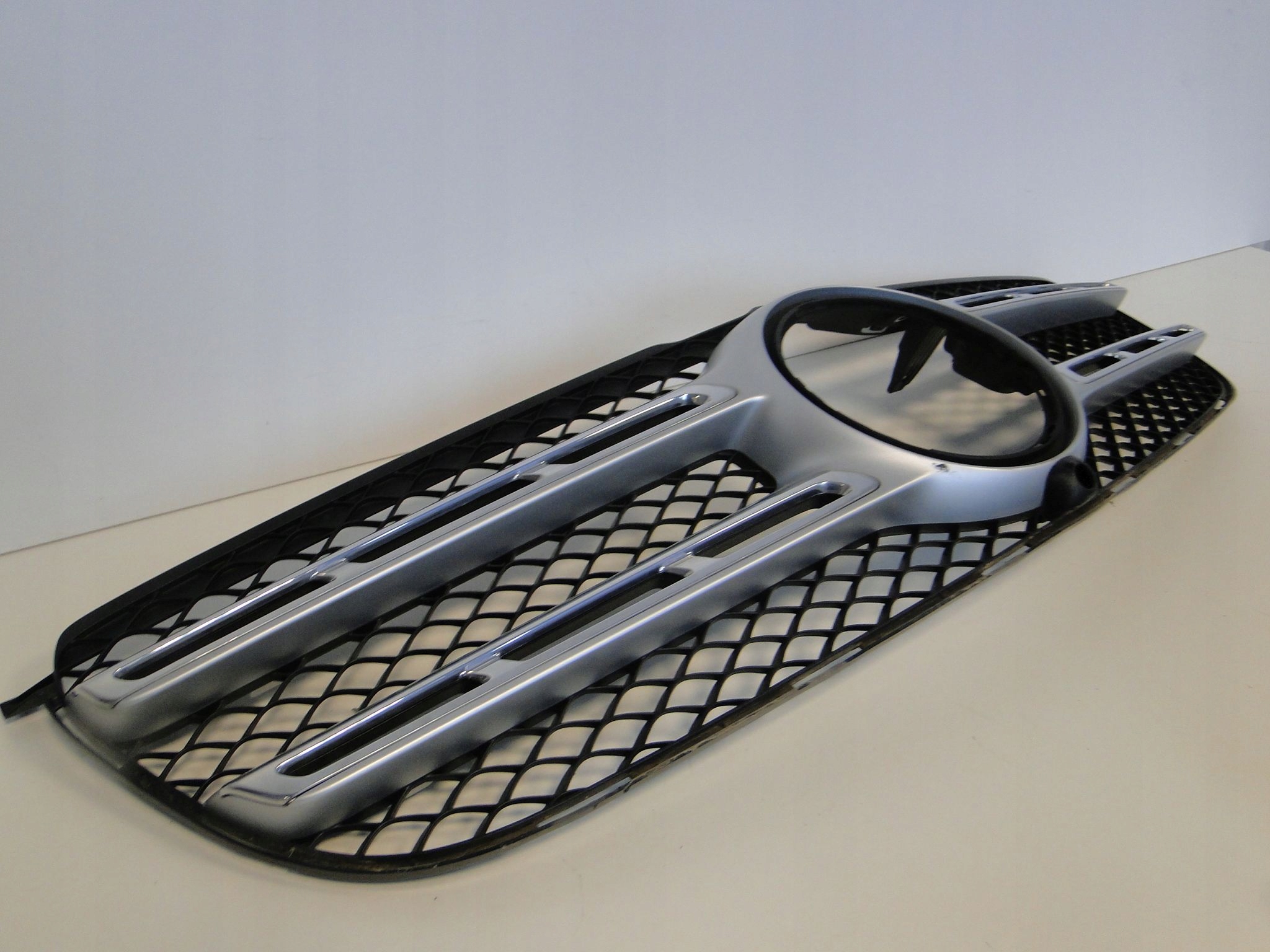 MERCEDES GLS 166 X166 GRILL ATRAPA NA KAMERĘ Typ samochodu 4x4/SUV