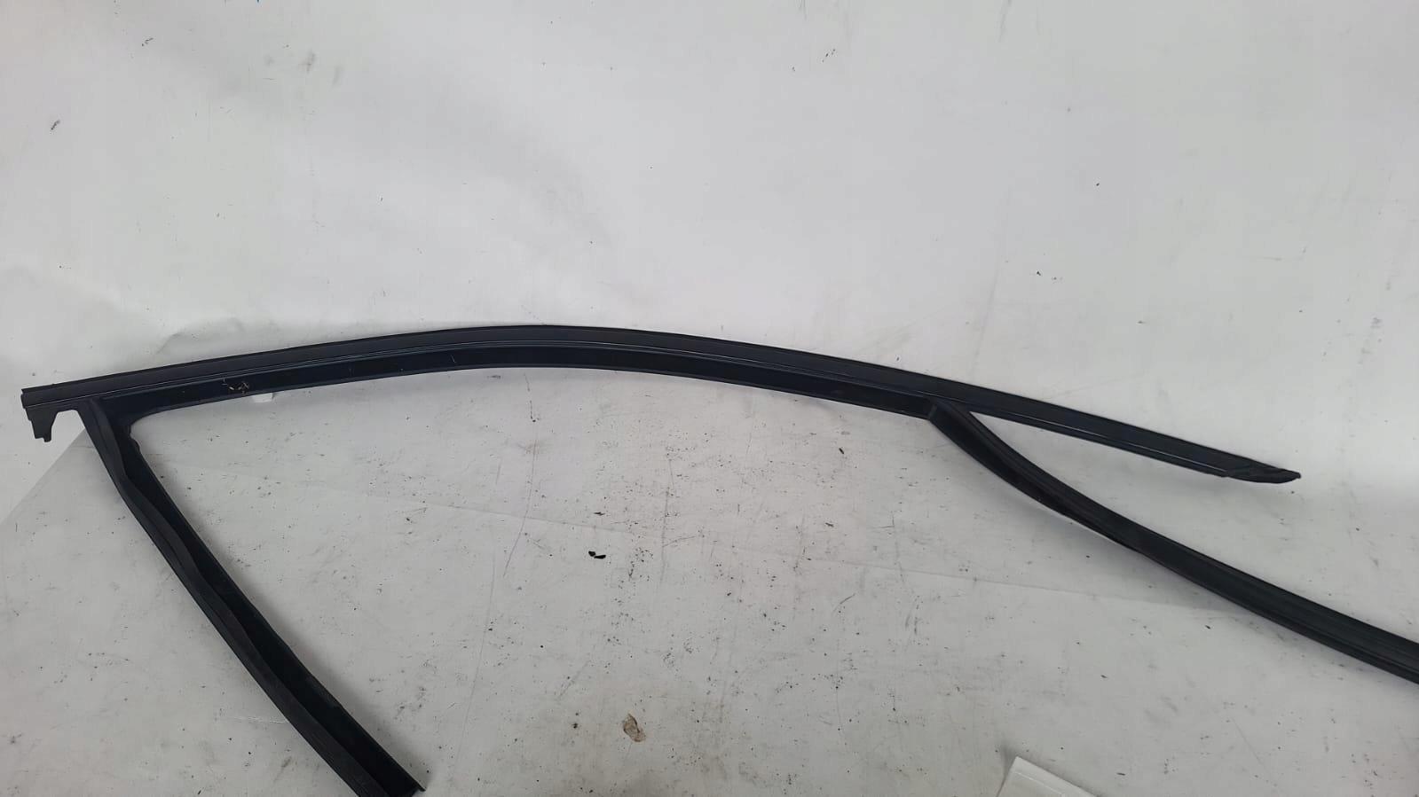 BMW 3 G20 G21 gasket windows right front 747404
