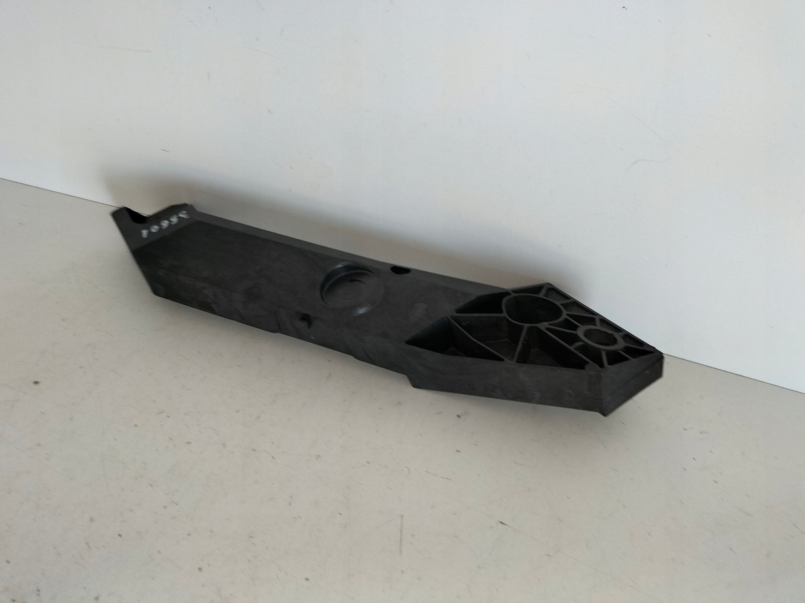 holder okular front left RENAULT TRAFIC III 14- OPEL VIVARO B 14