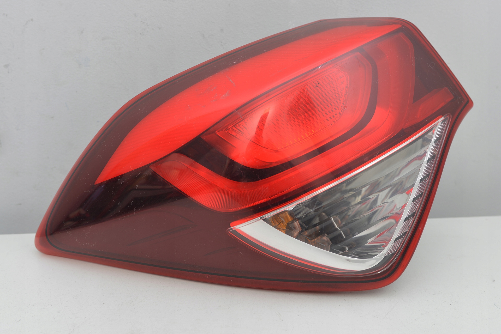 HYUNDAI I20 I 20 II 14+ LEWA TYLNA LAMPA ORYGINAŁ 92401C8000