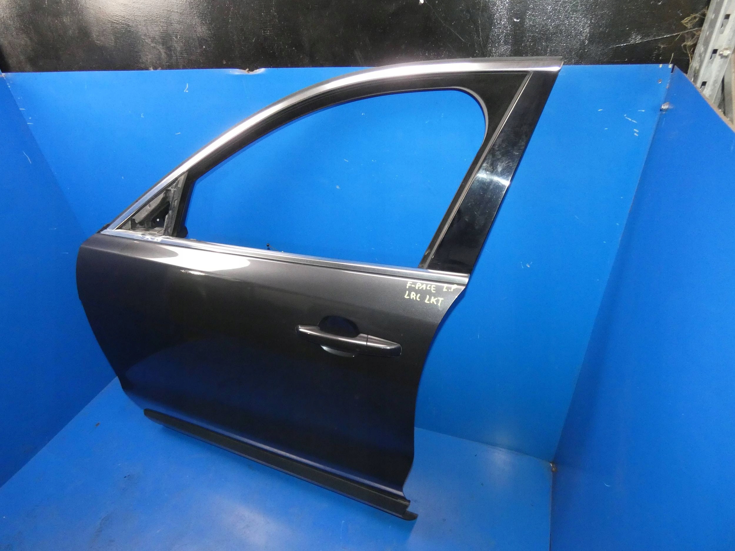 JAGUAR F-PACE X761 door left front front LKT