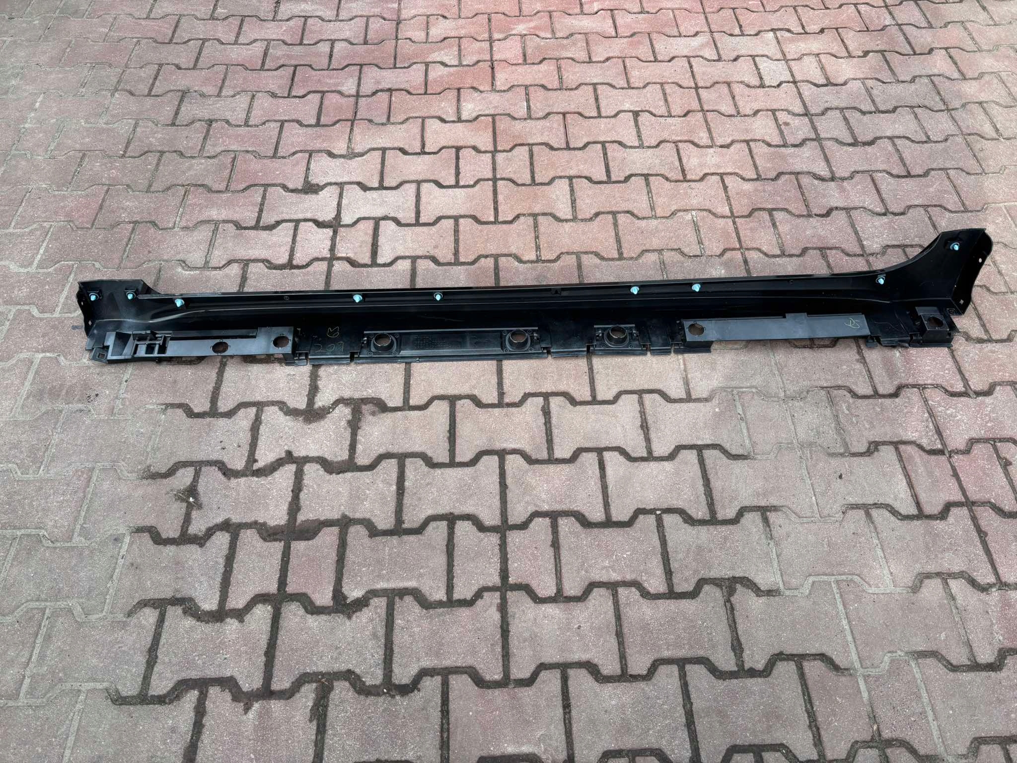 moulding threshold right TOYOTA COROLLA E21 75850-02220