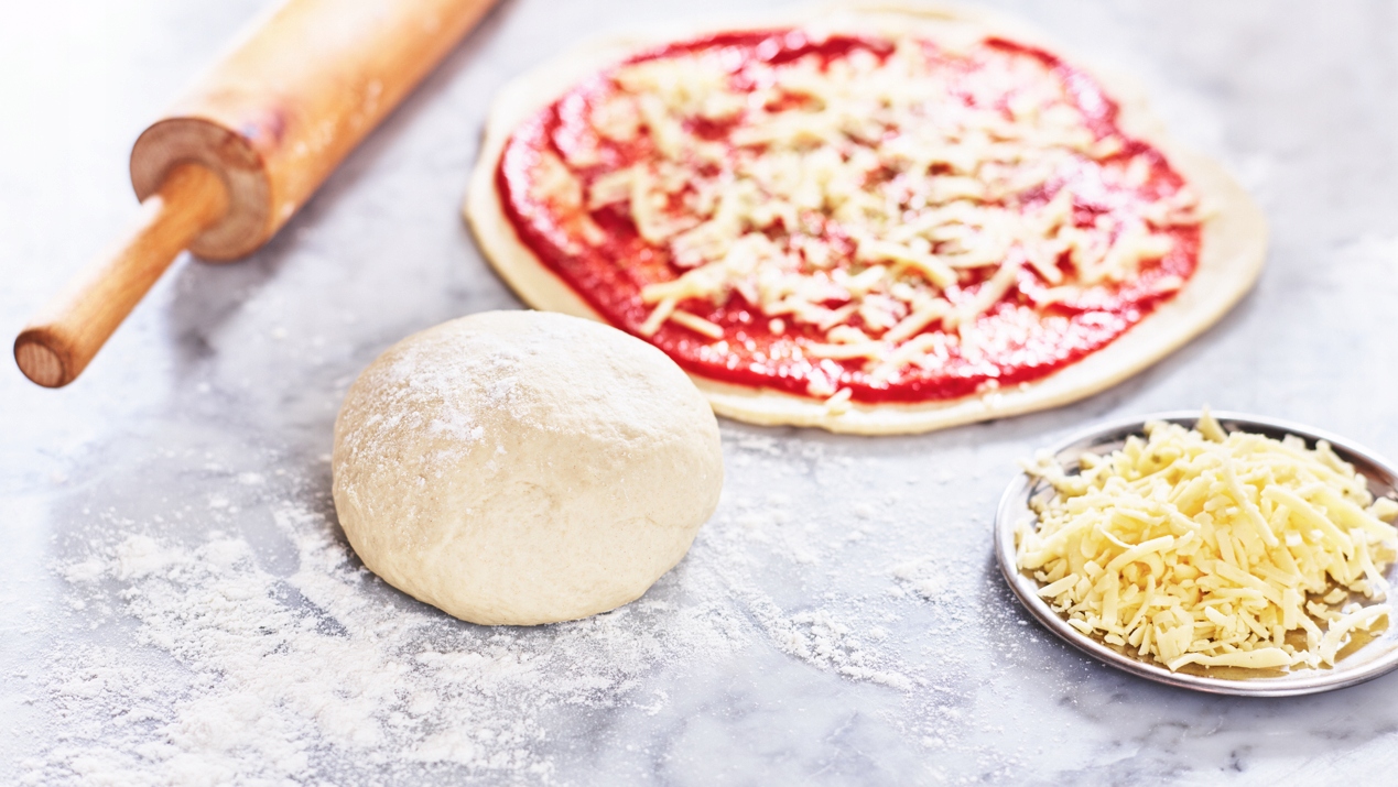 Pojemnik 10 l z pokrywą do dojrzewania ciasta pizza 40x33 cm pizzeria