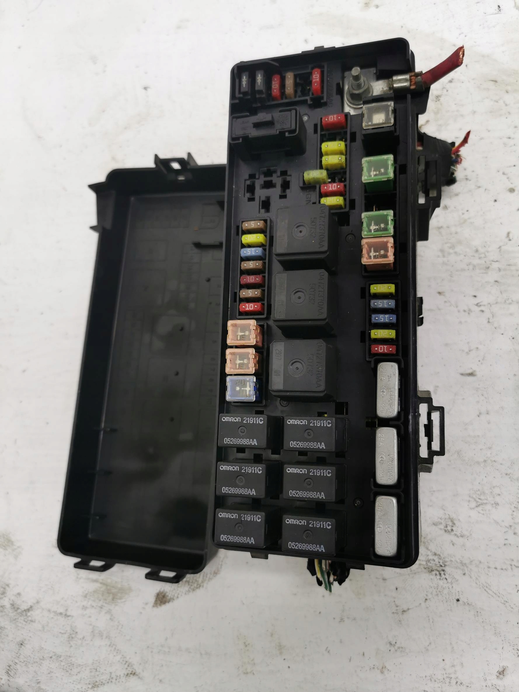 Module fusibles CHRYSLER 300C P04607496AF