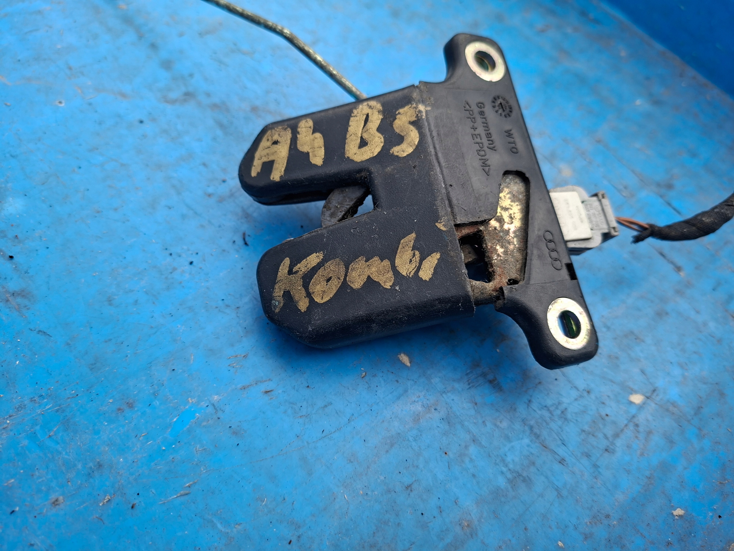 lock bonnet boot AUDI A4 B5 KOMBI