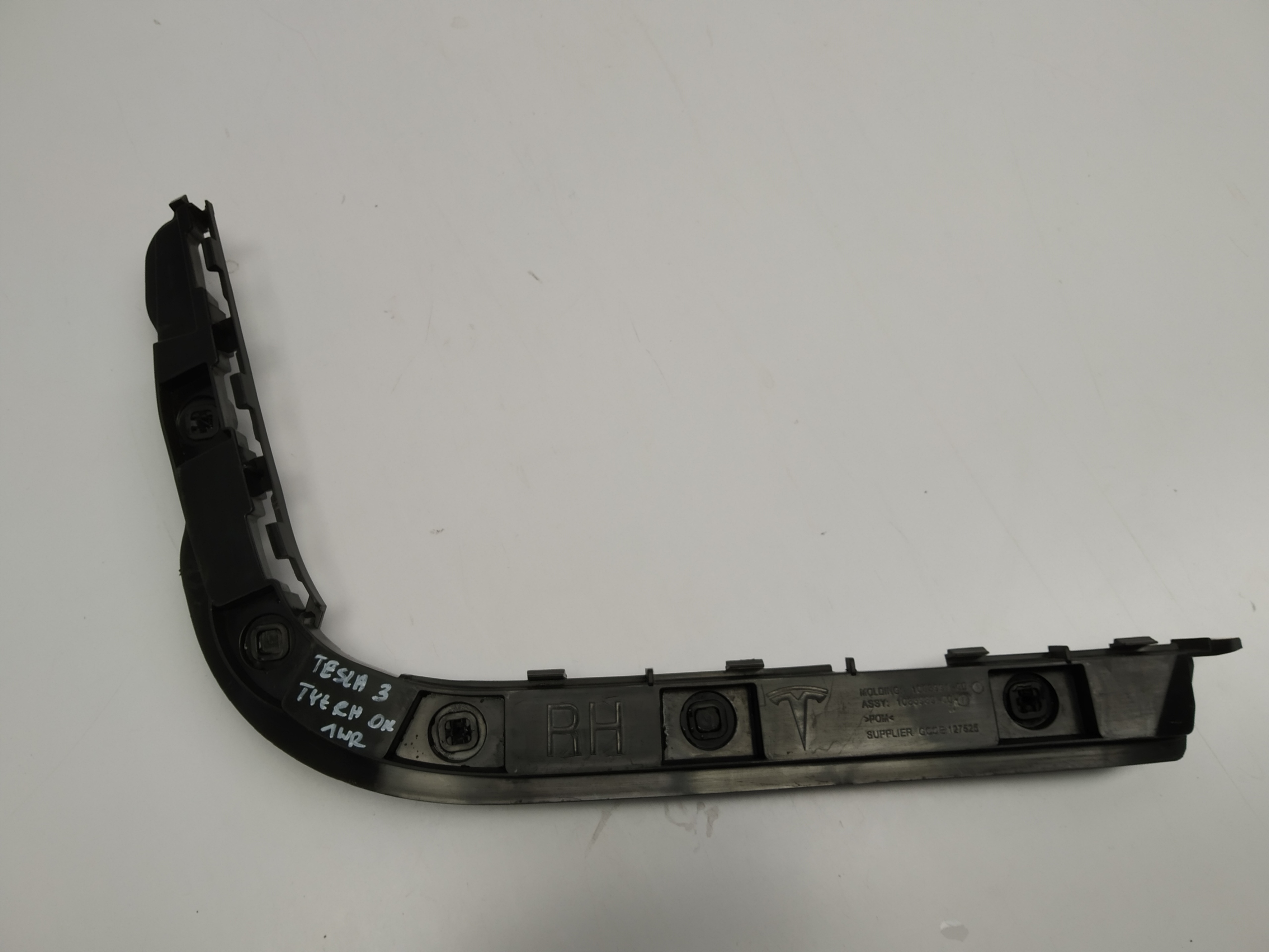 bumper bracket holder console right rear part 1083989-00-J TESLA MODEL 3 III