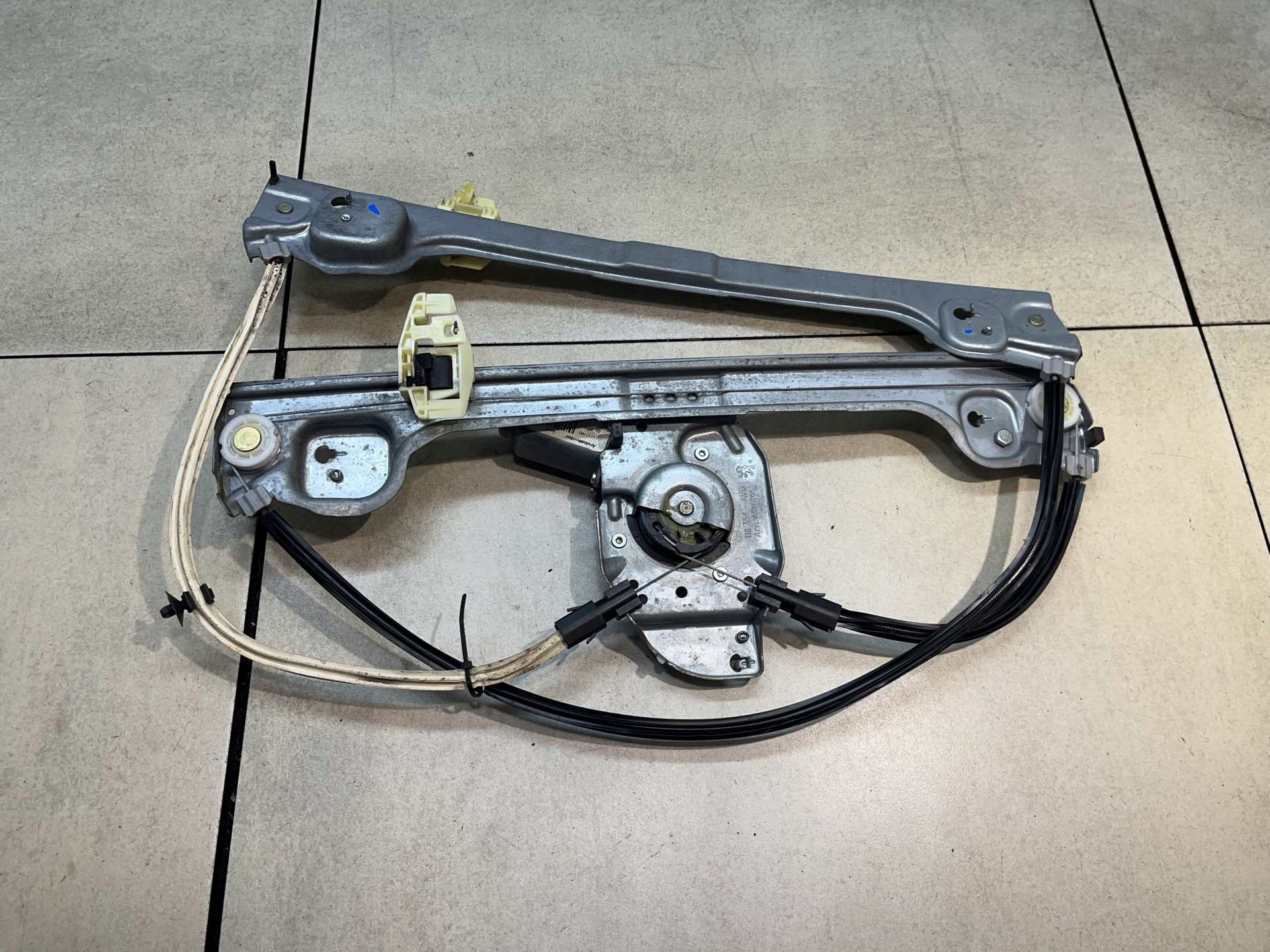 window regulator right front PEUGEOT 1007 1.4 16V
