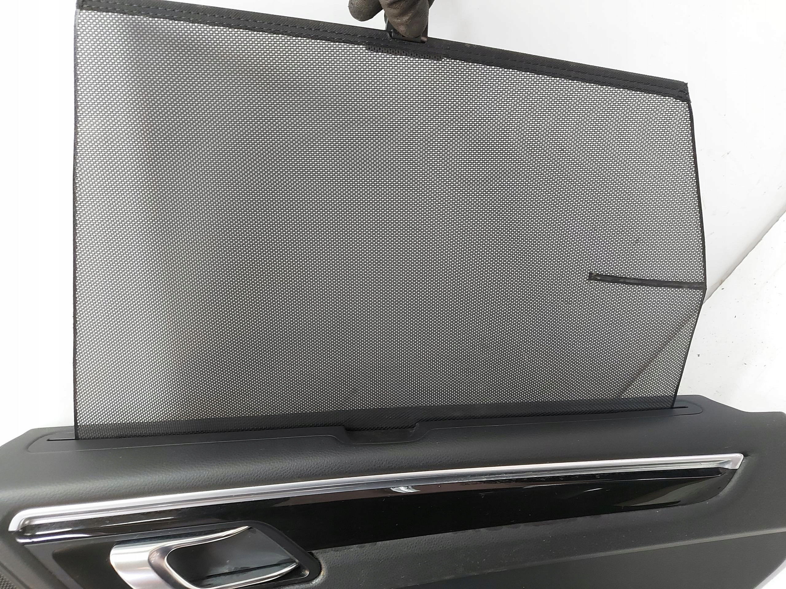 Porsche Macan 95B upholstery side door right rear part blinds