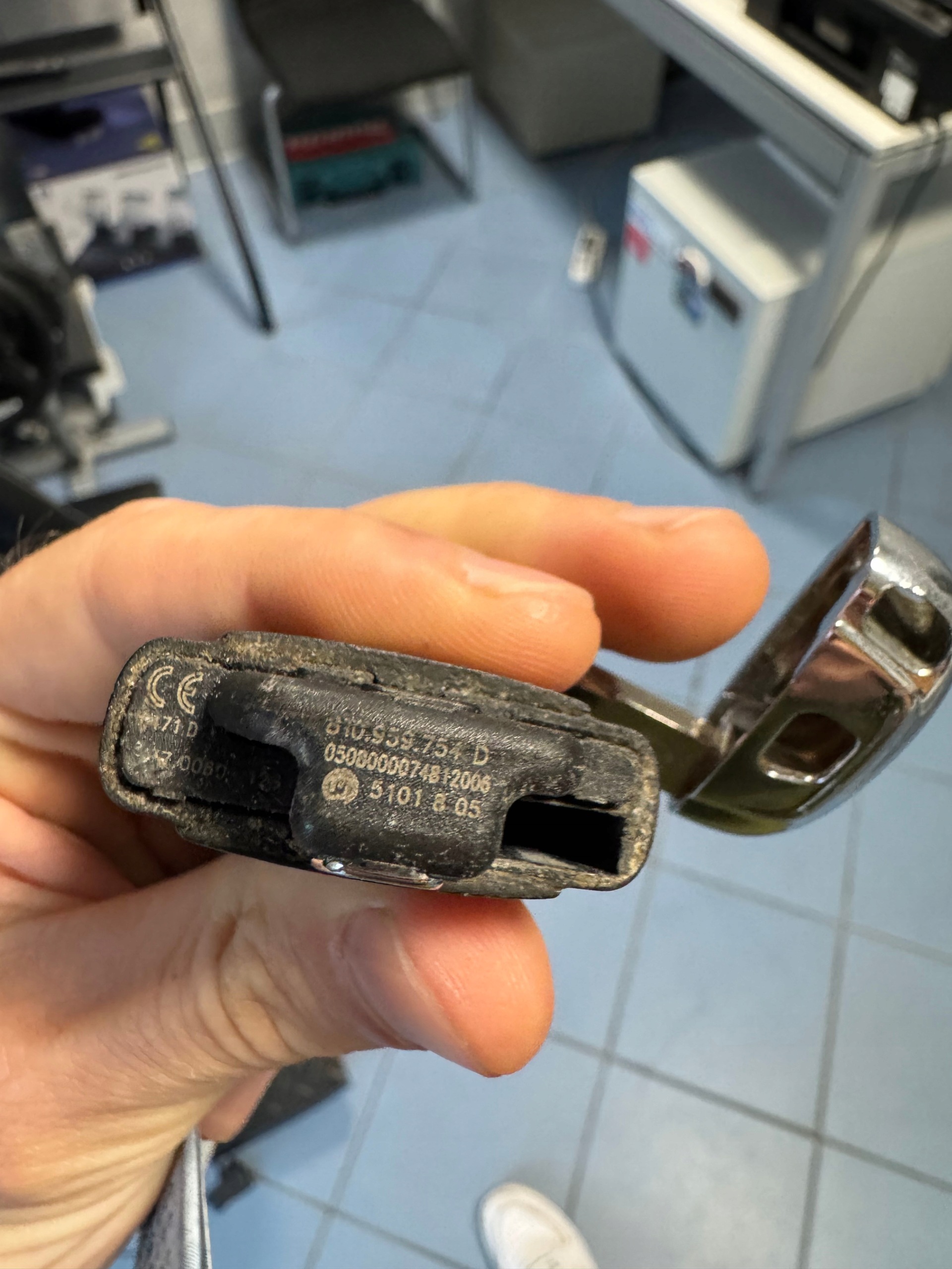 key PILOT NADAJNIK AUDI A4 B8 A5 8T Q5 8R 8T0959754D