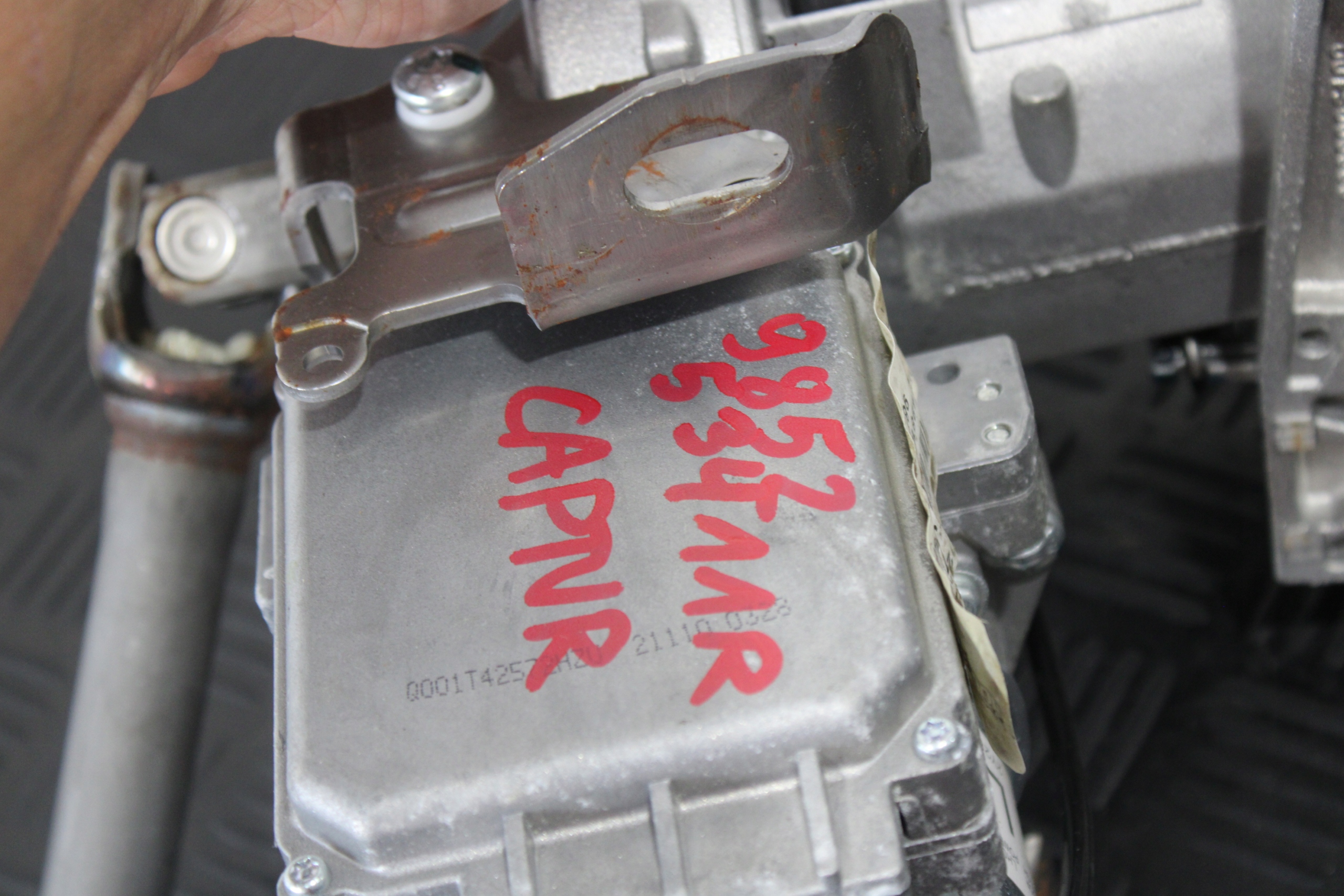 PIANTONE STERZO USATO SERVOSTERZO RENAULT CAPTUR E 1 985253411R