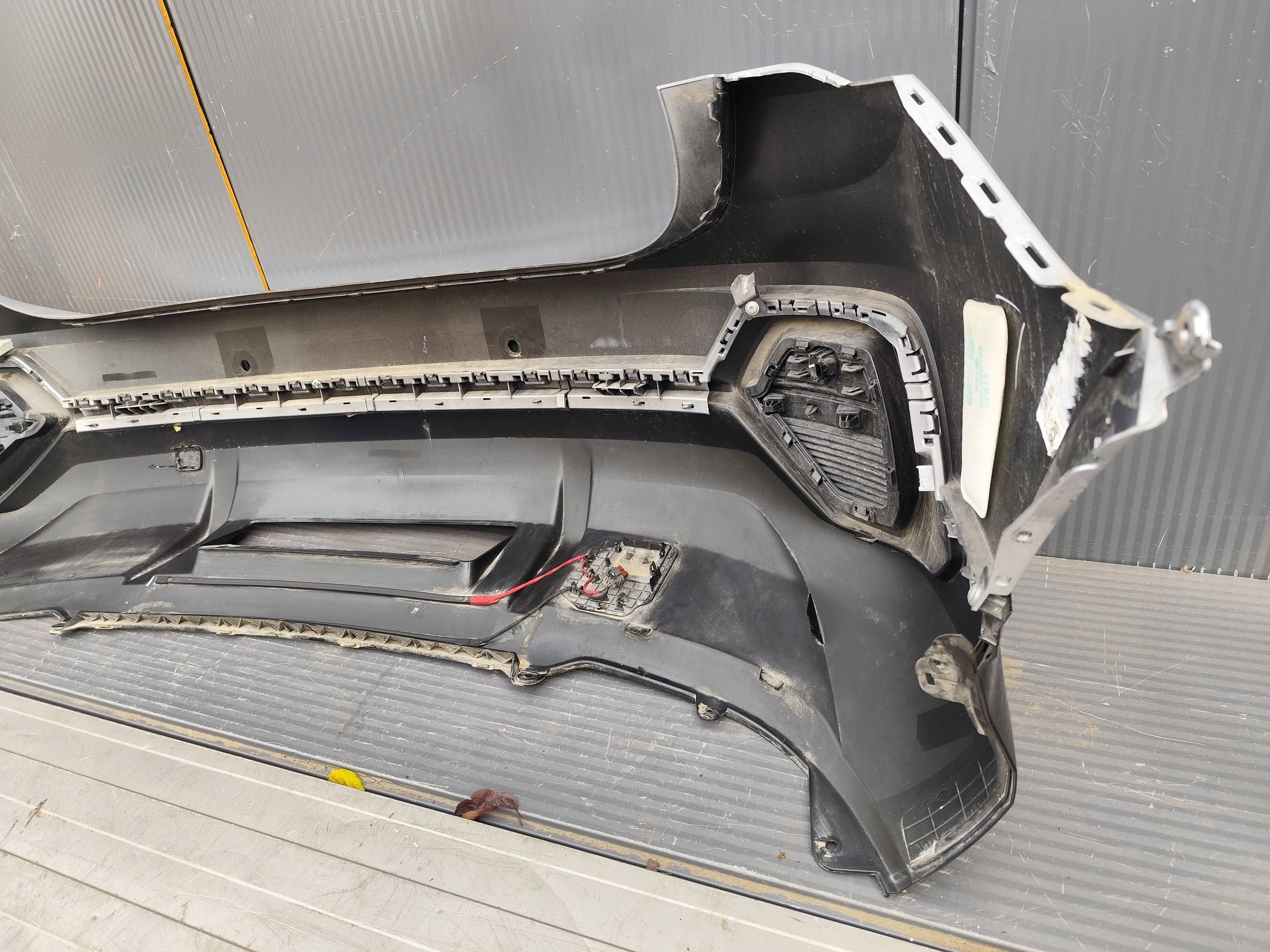 AUDI Q3 II 83A SPORTBACK bumper rear PDC