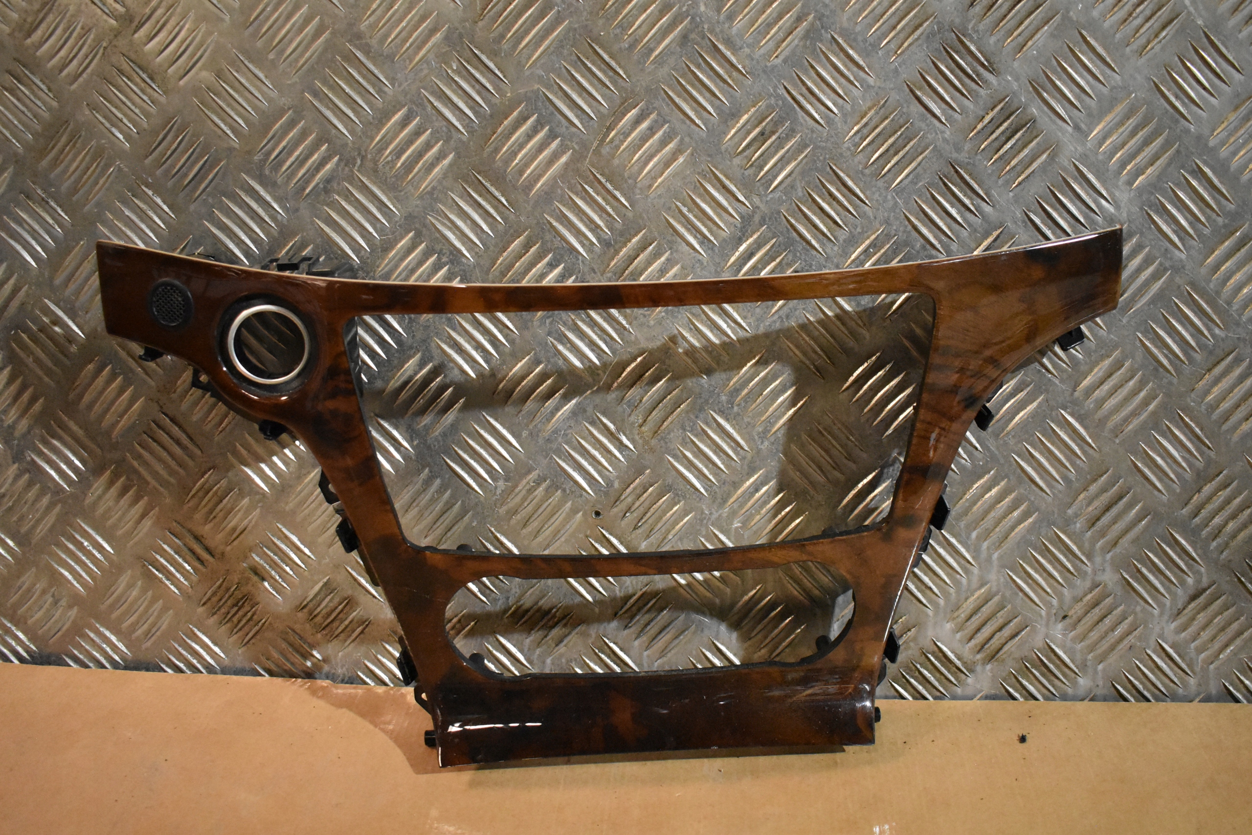 IDEALNY DECOR Châssis Console MERCEDES SL R231 1