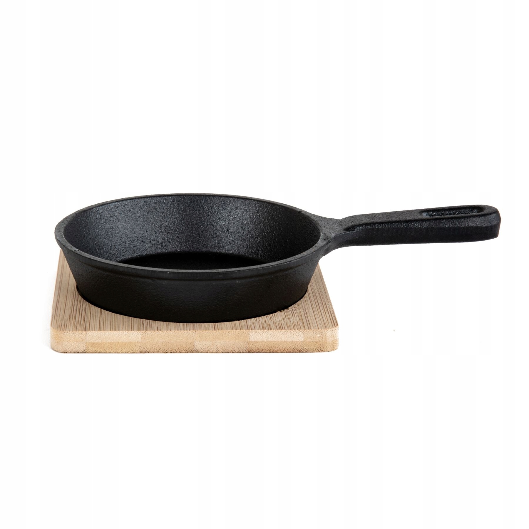 

Patelnia żeliwna z bambusową podkładką 13 cm