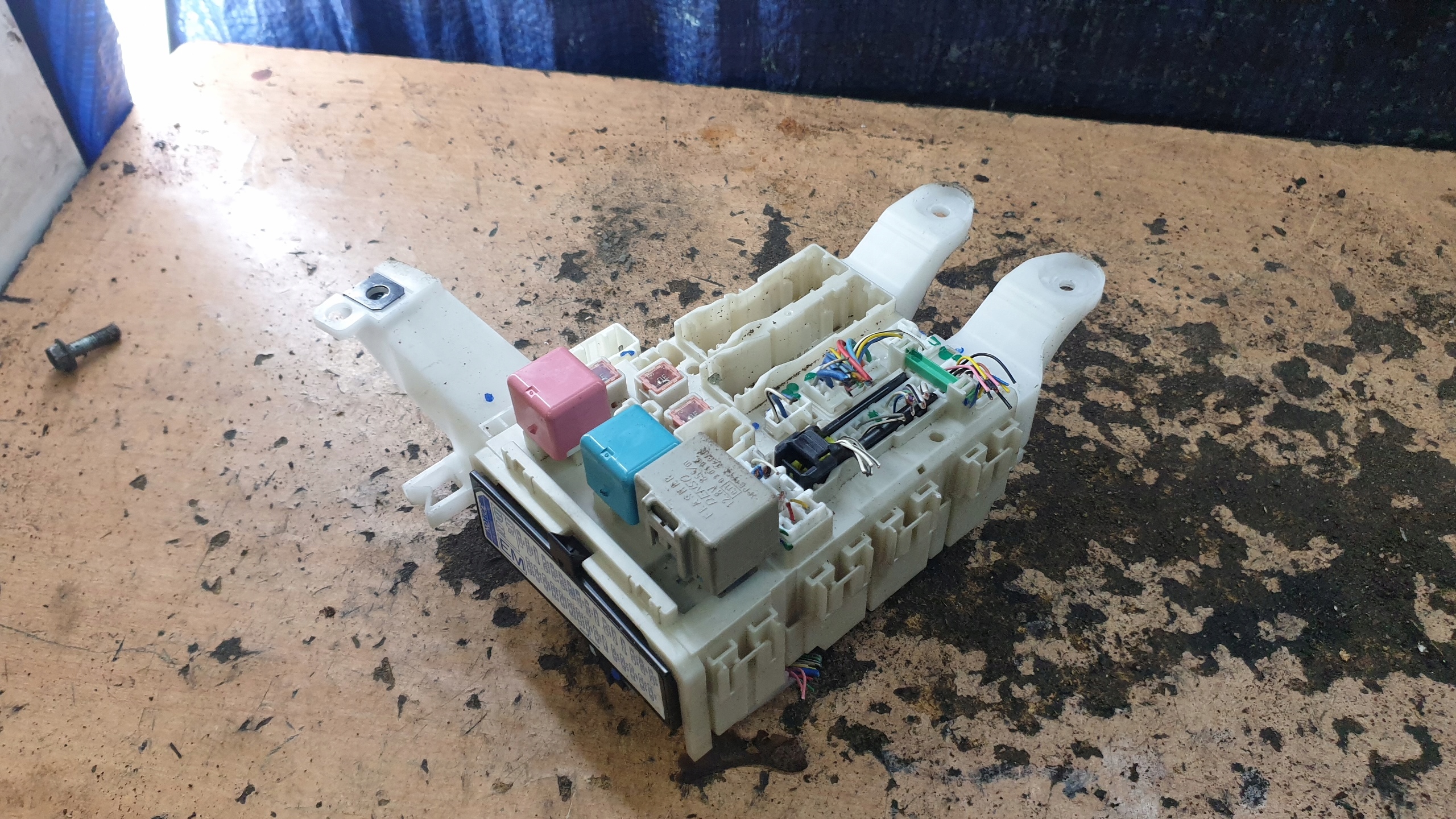 TOYOTA AURIS I SKRZYNKA MODUŁ BEZPIECZNIKÓW