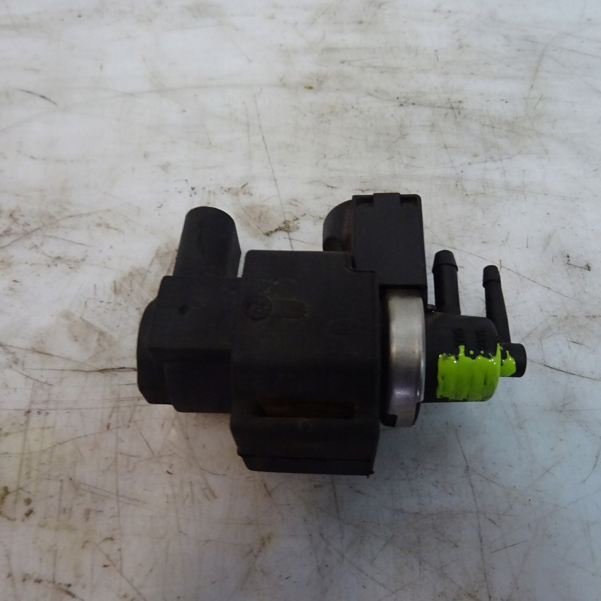 AUDI A6 C6 электро вакуумный клапан 059906628A