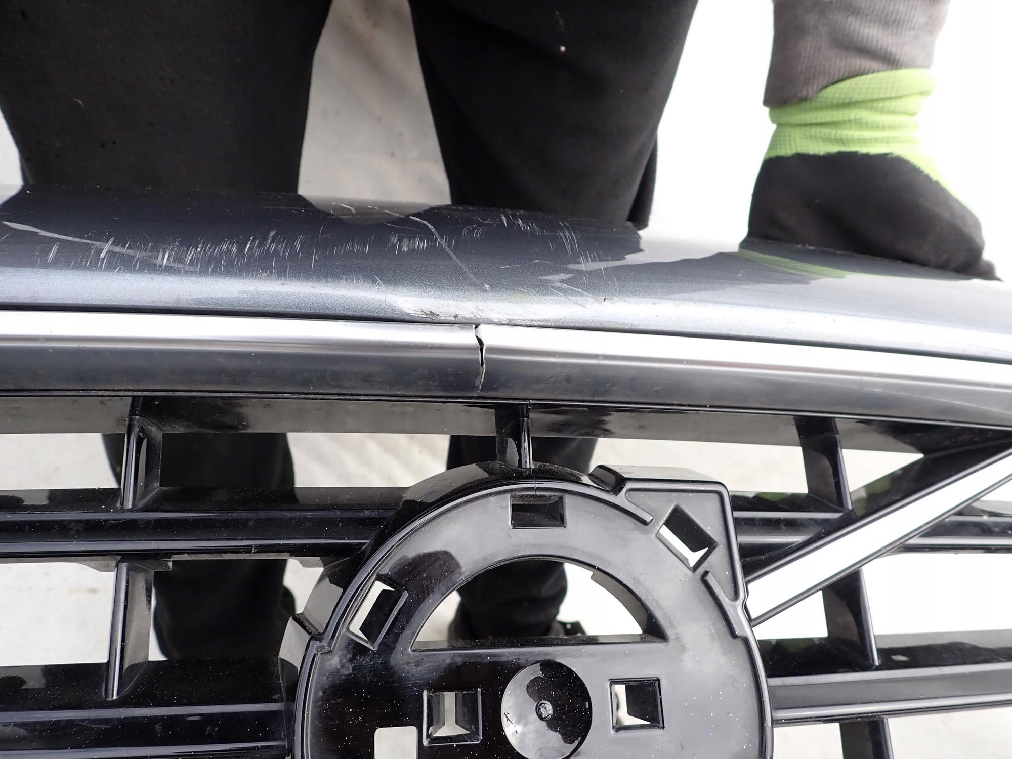 VOLVO V40 R-design 12-19 bumper front washer PDC