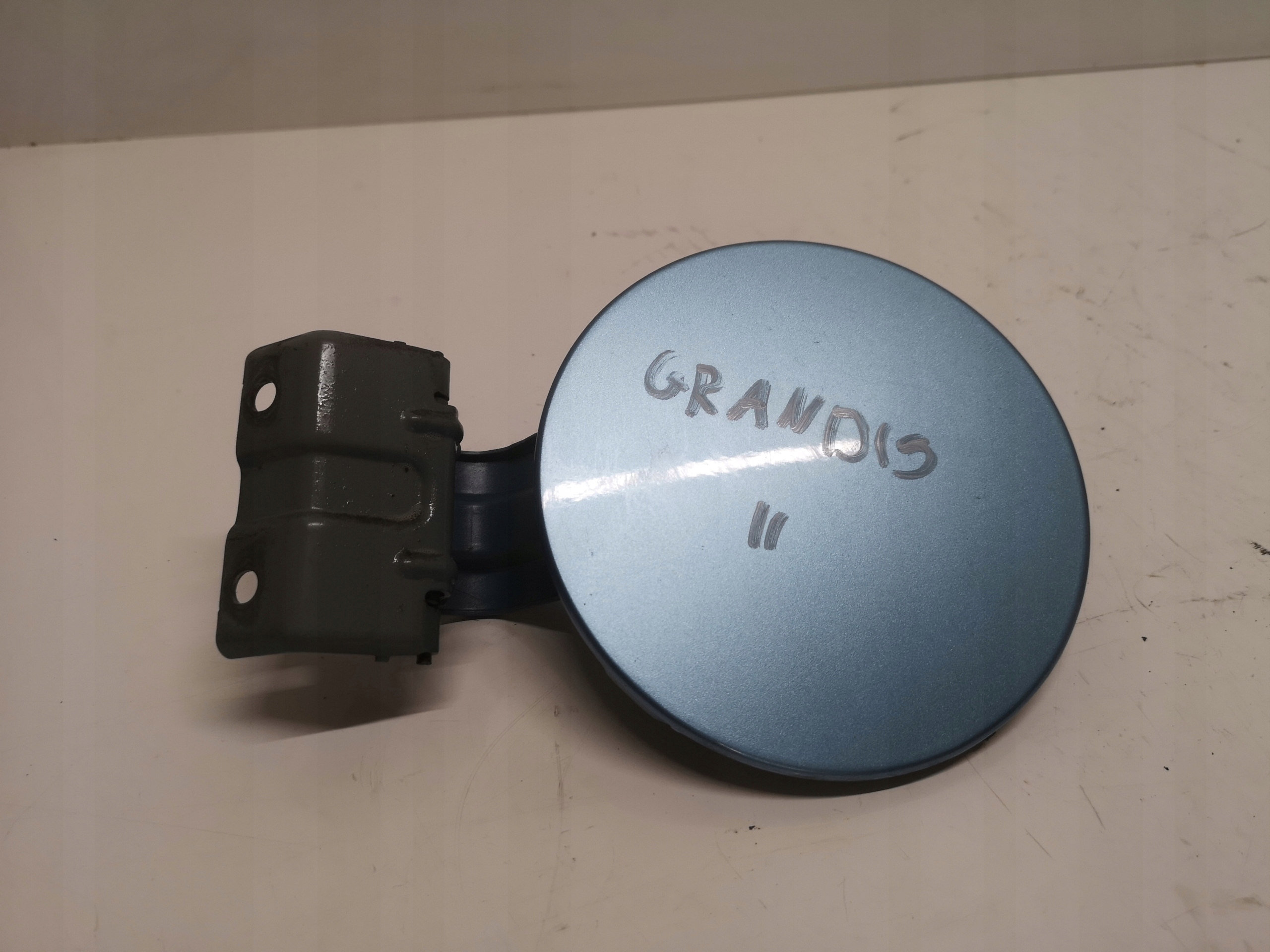 GRANDIS 03- KLAPKA WLEWU PALIWA KOD LAKIERU T35