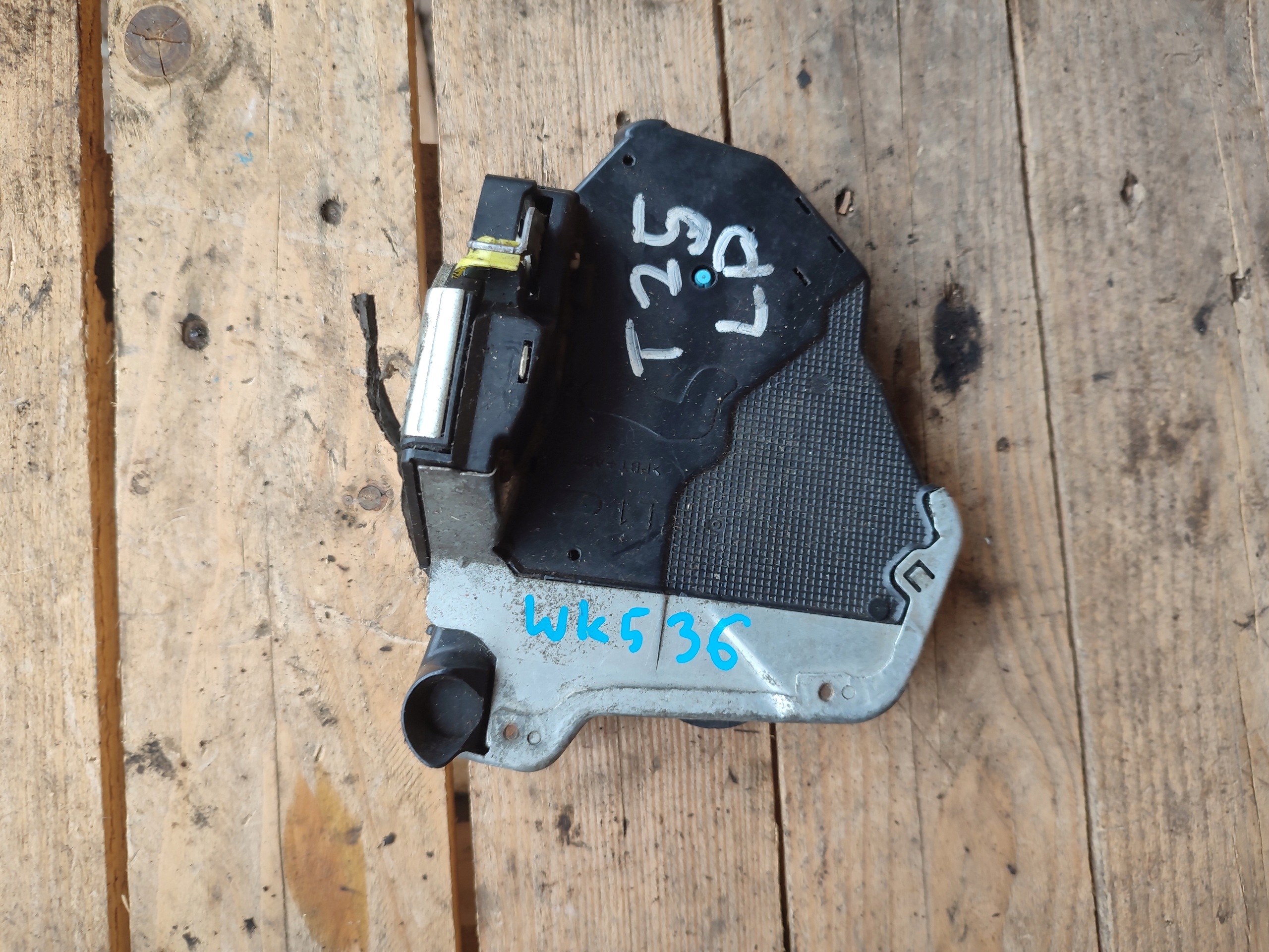 lock door left front front left Toyota Avensis t25