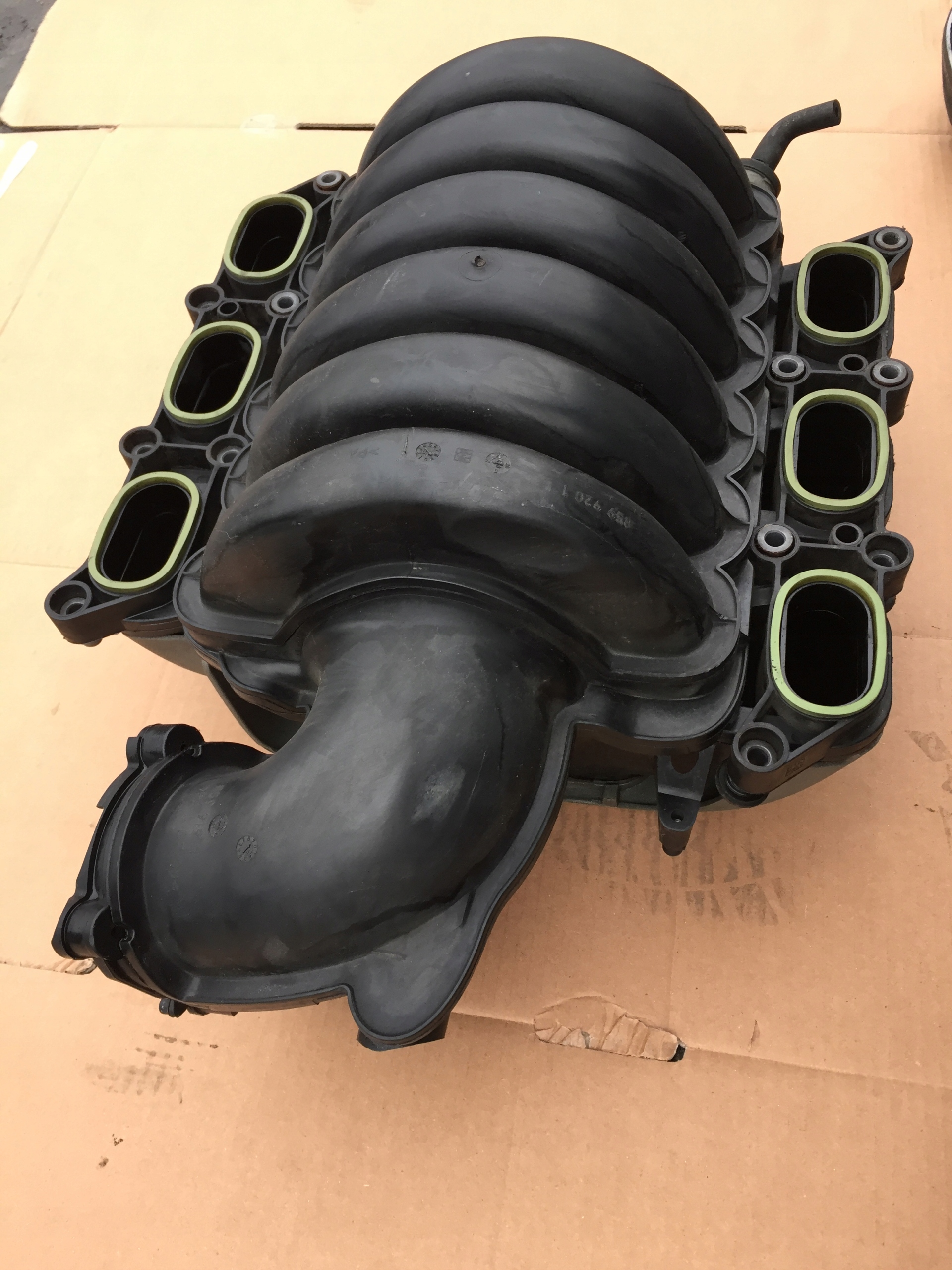 AUDI A6 C6 2.8 FSI intake manifold 06E133210G