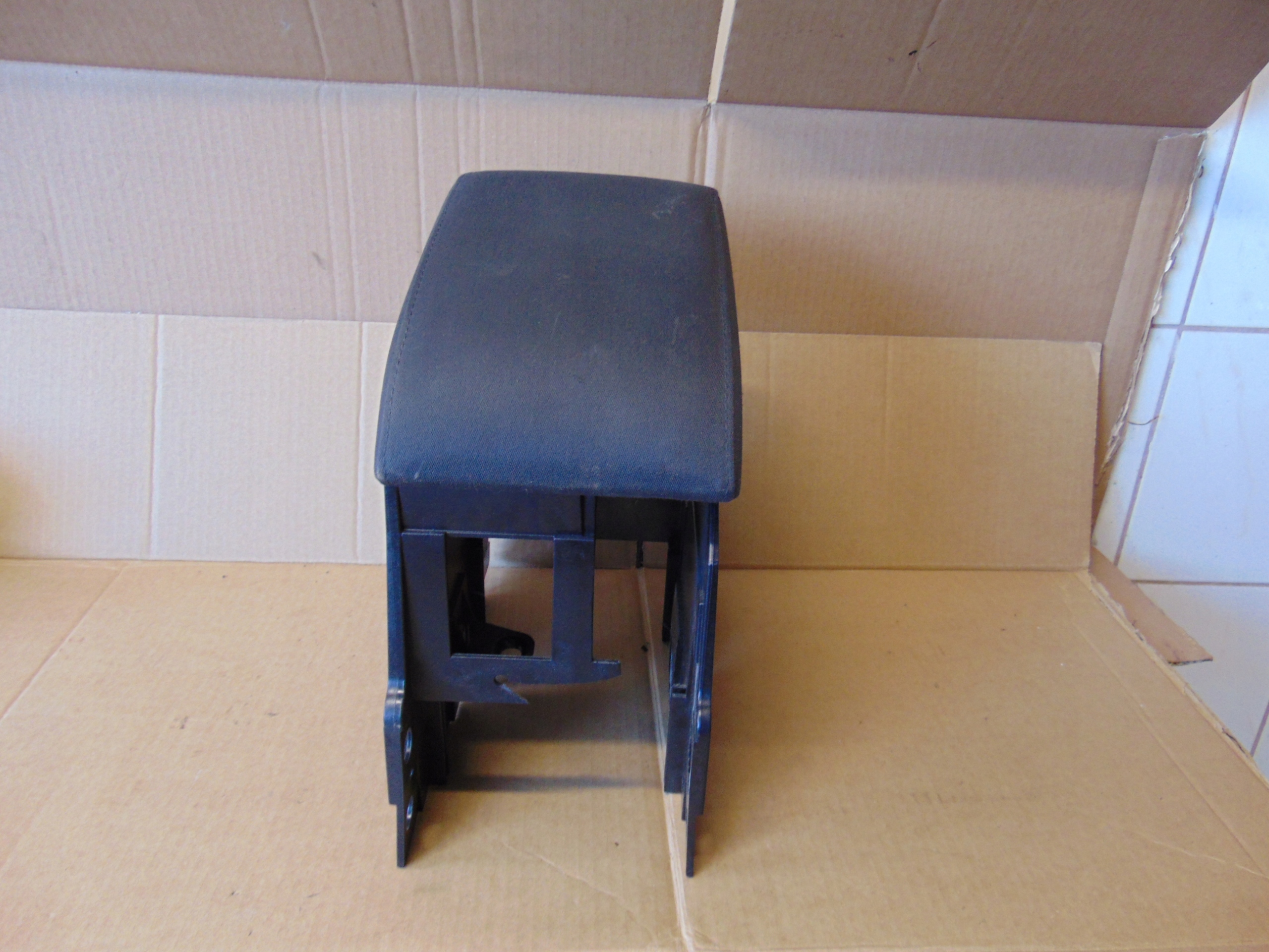 PODŁOKIETNIK VW TOURAN I