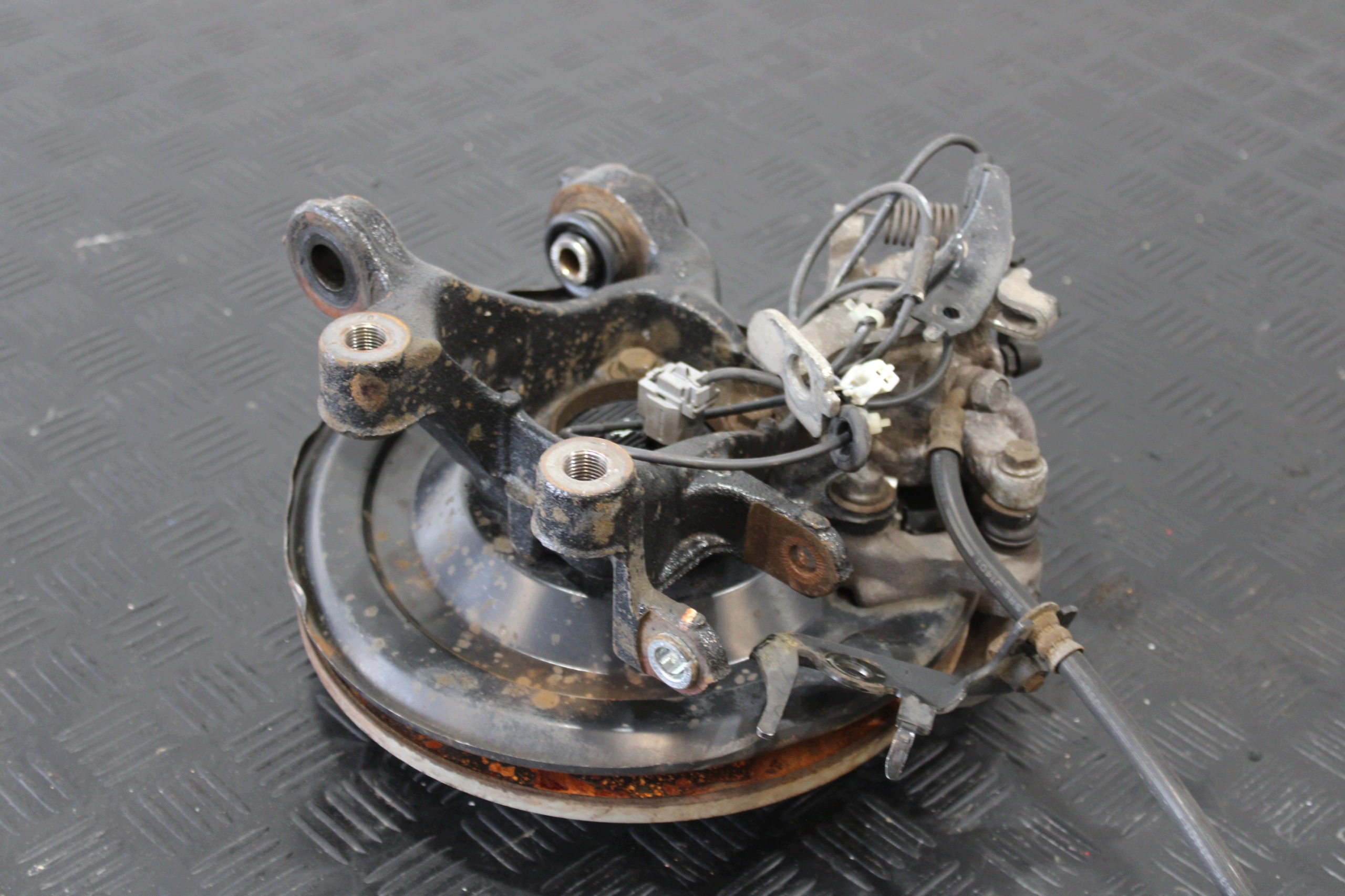 swing left rear part TOYOTA AURIS II 2 KOMBI