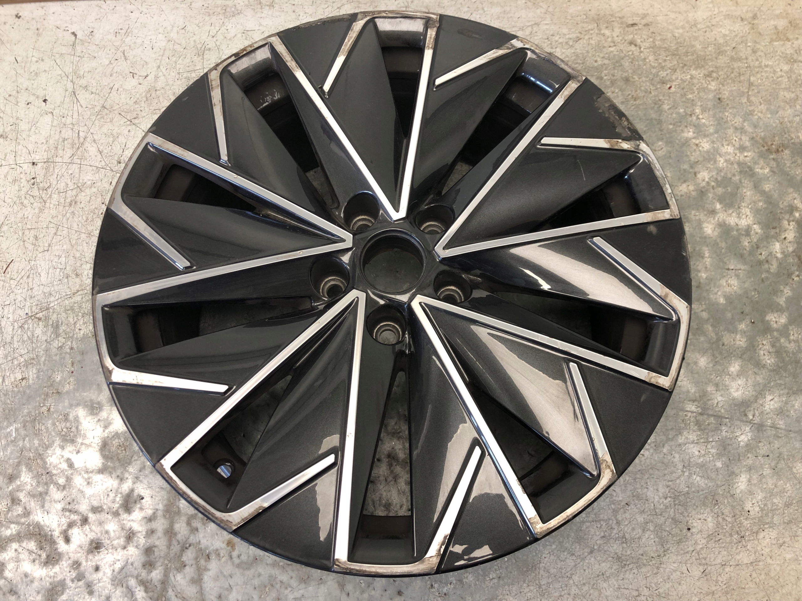 disk 18" 5x112 8J ET44 SKODA SUPERB 3V0601025