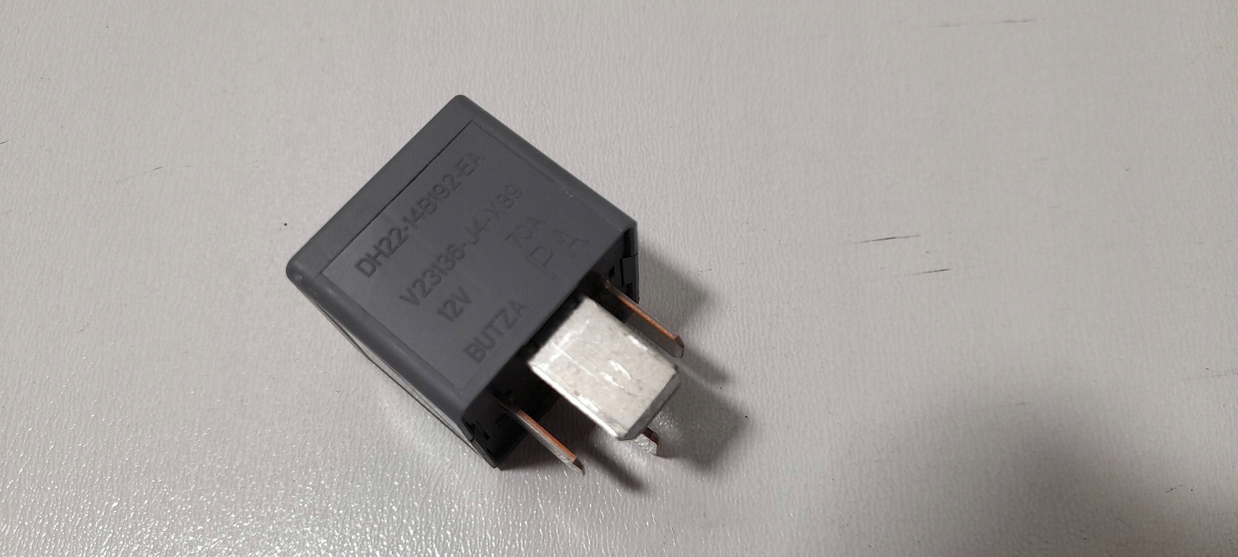Land Rover Defender L663 / Jaguar relay DH22-14B192-EA (P375)