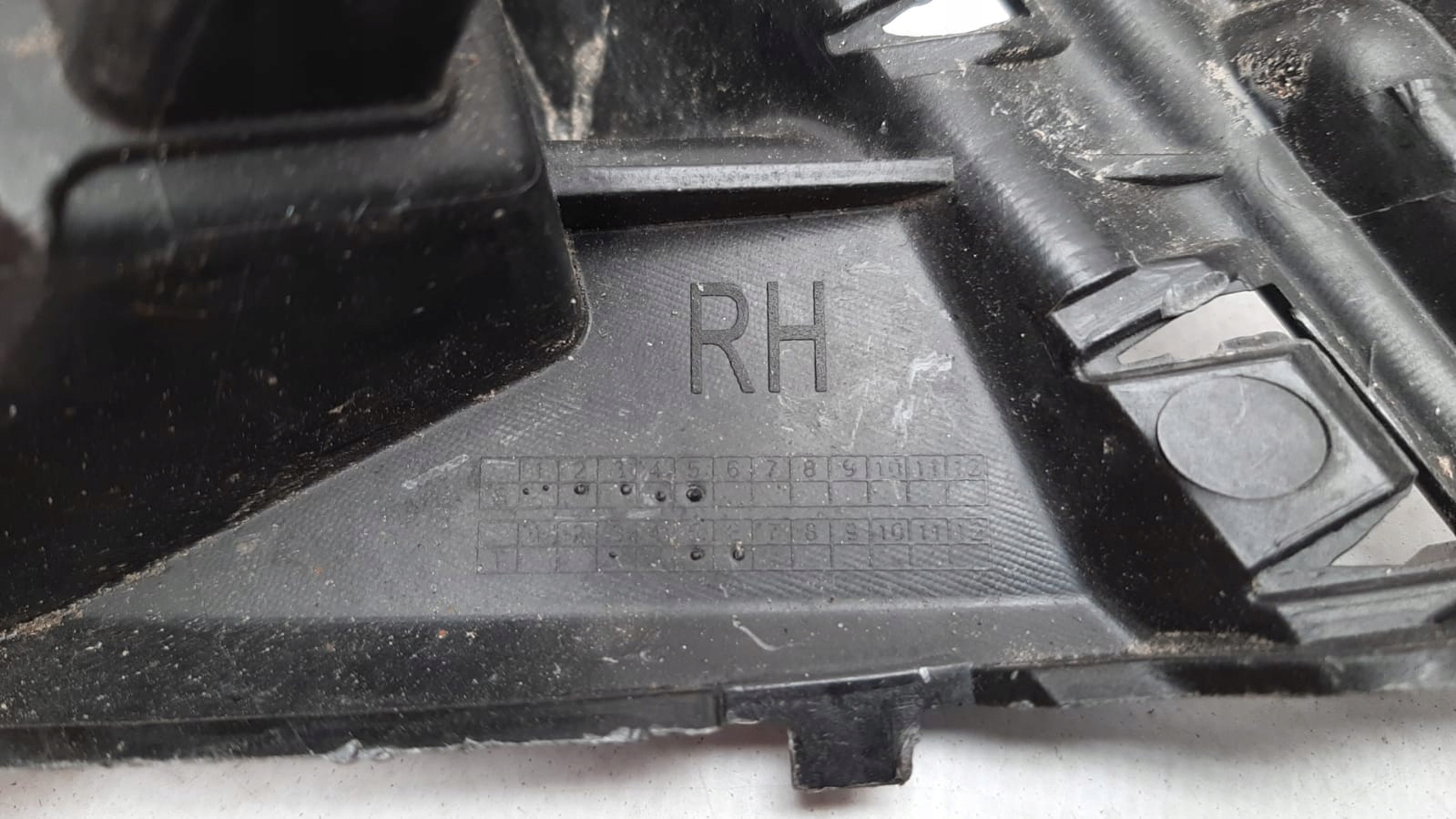 SKODA KAROQ 17- bumper bracket right front