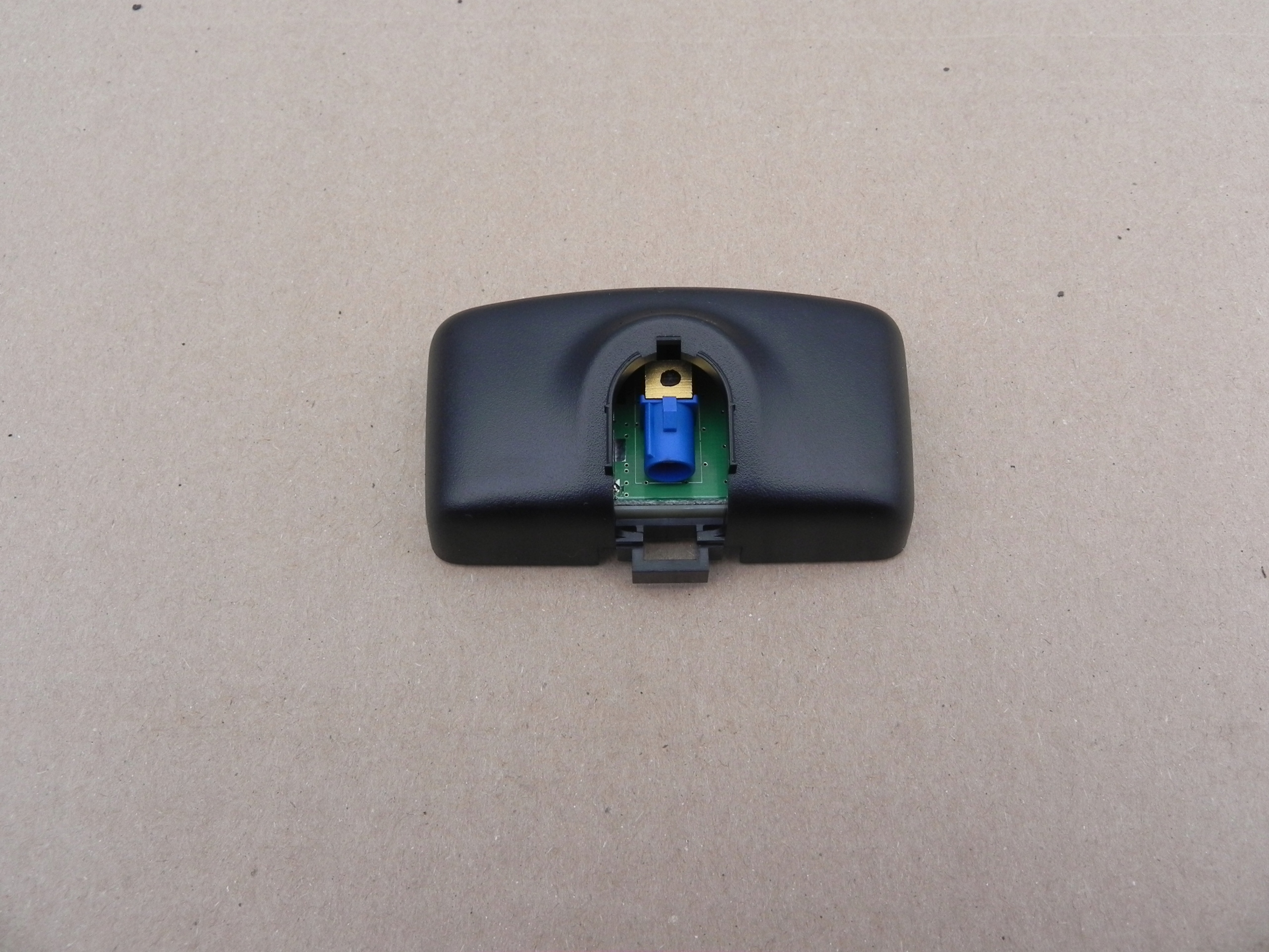 AM5T19C175AC AM5T-19C175-AC - FORD KUGA MK2 GPS АНТЕНА НАВІГАЦІЙНИЙ ПІДСИЛЮВАЧ