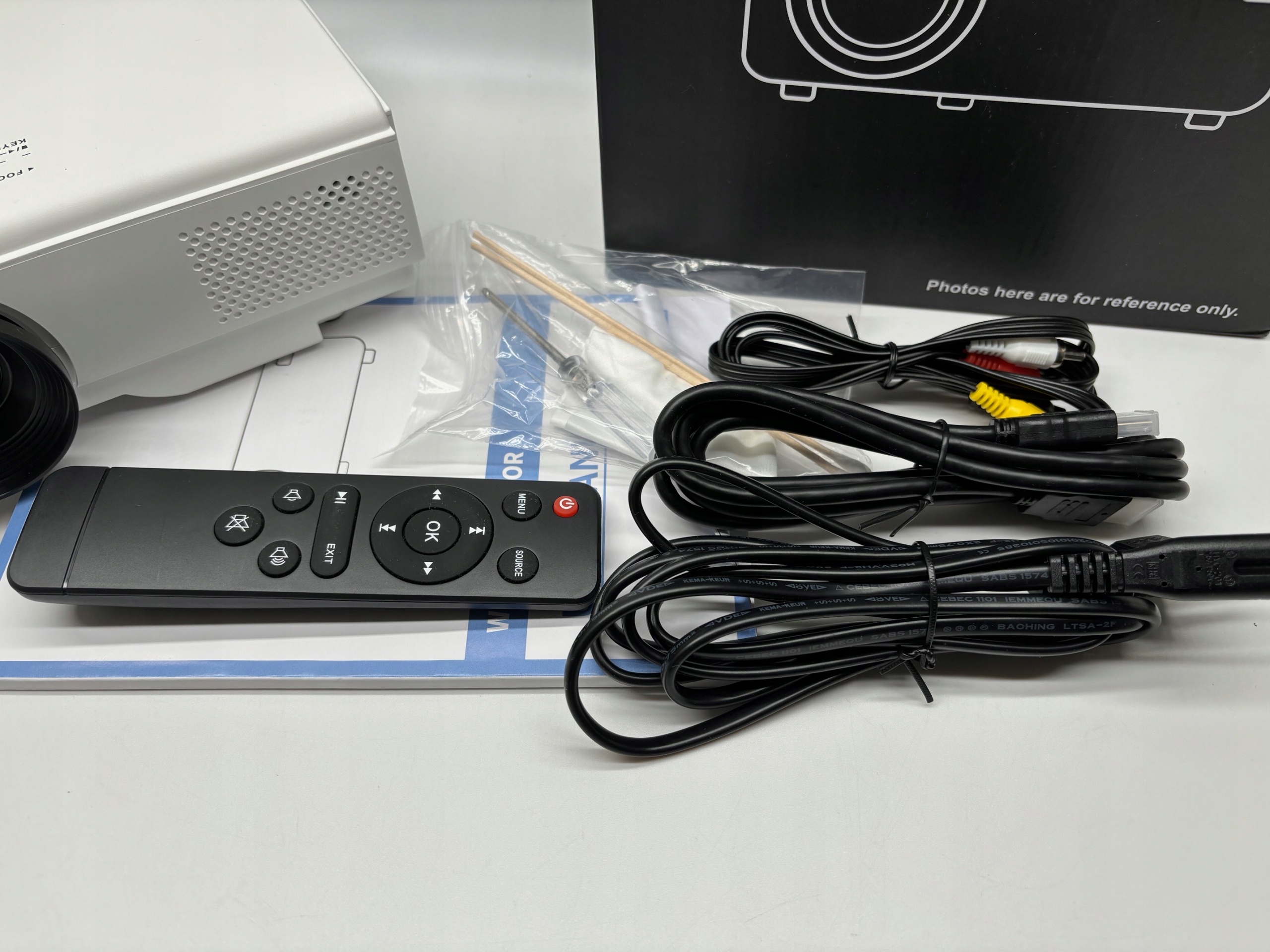 Mini projektor, AKATUO XR31 WiFi Bluetooth projektor FullHD 1080 OS ANDROID Żywotność lampy w trybie normalnym 50000 h