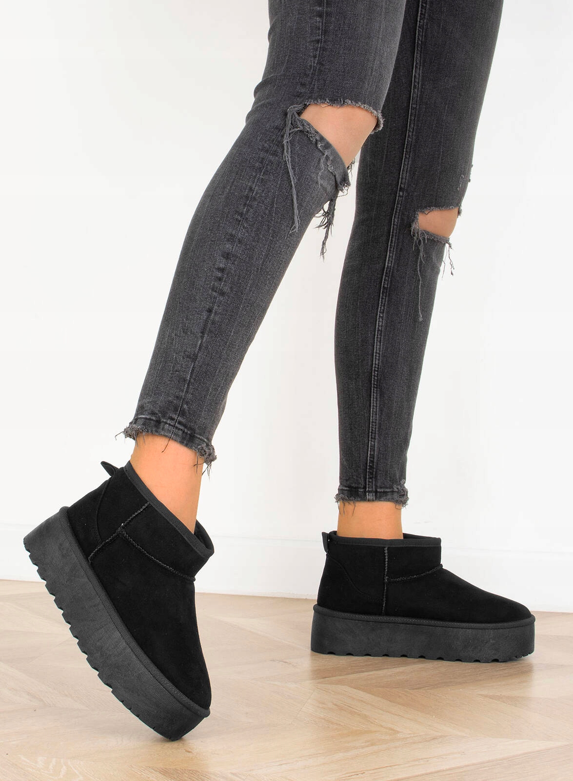 ŚNIEGOWCE CZARNE OCIEPLANE BOTKI PLATFORMA 38 Oryginalne opakowanie producenta pudełko