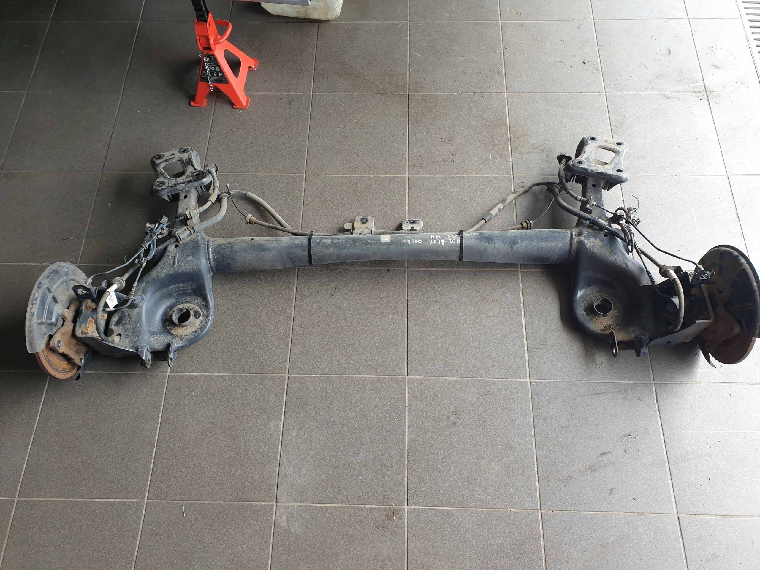 BELKA TYLNA OS TARCZE ABS FIAT TIPO 2015-