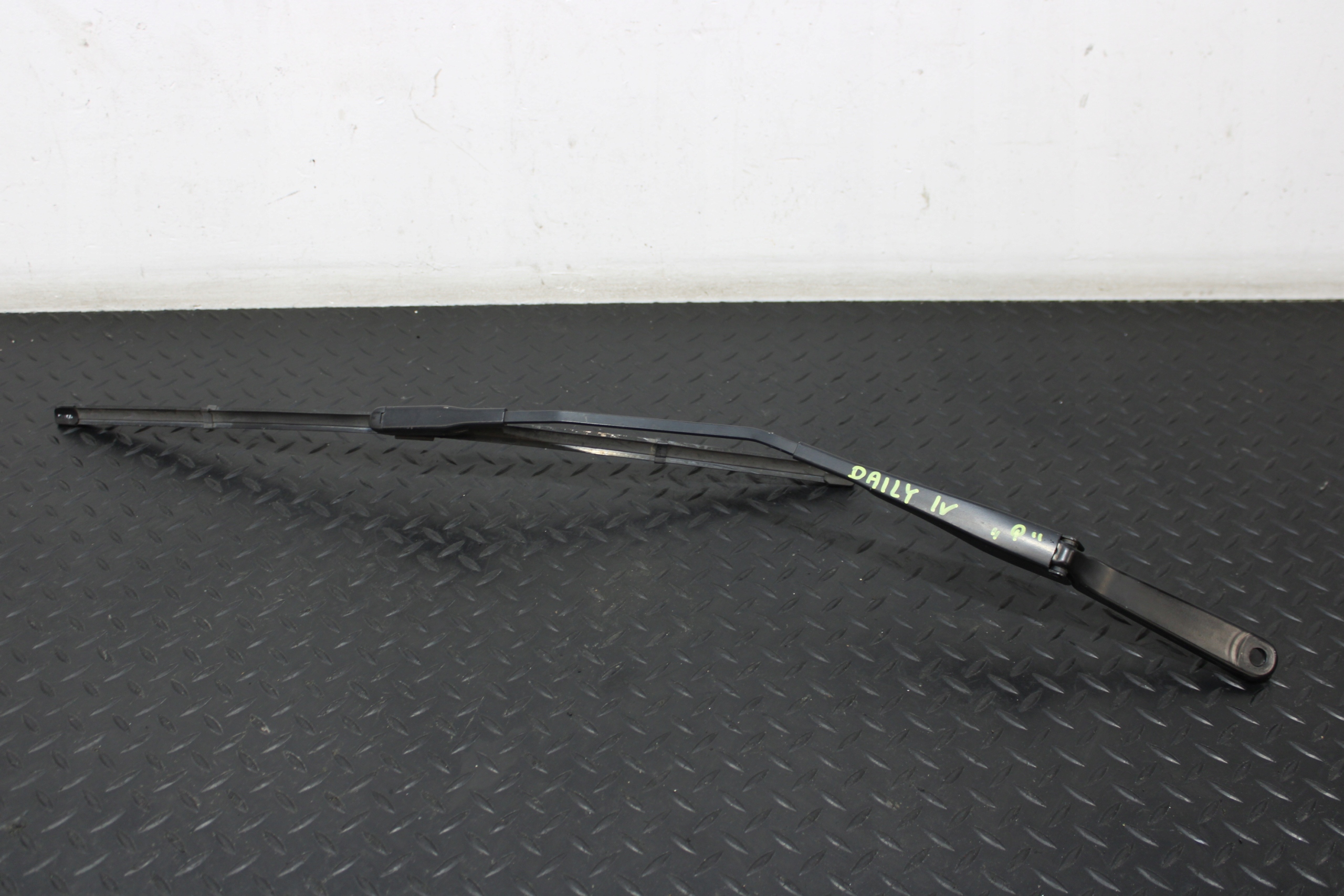 wiper arm wiper right IVECO DAILY IV 4