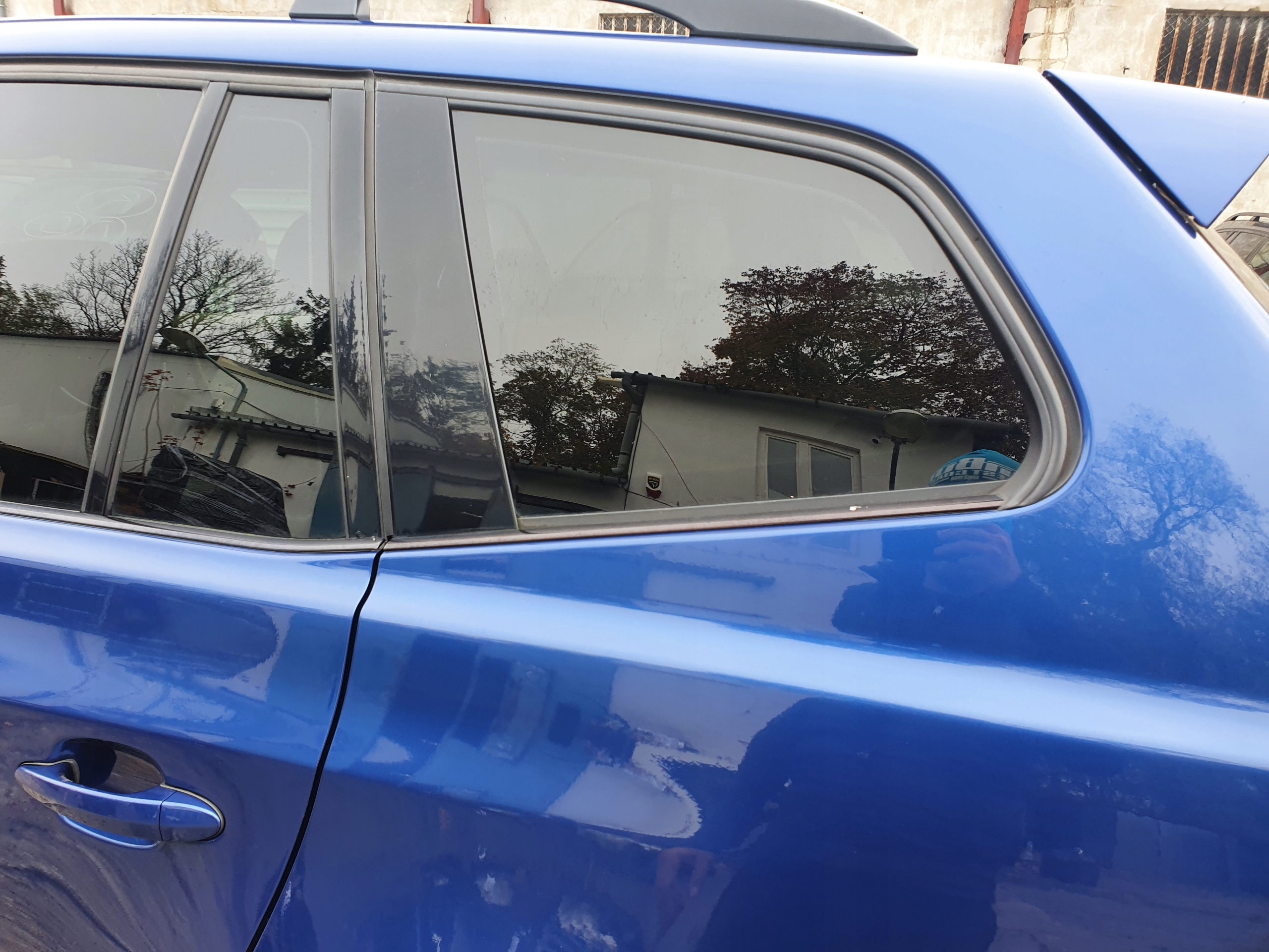 lišty SHADOW LINE BMW X3 E83 KOMPLET