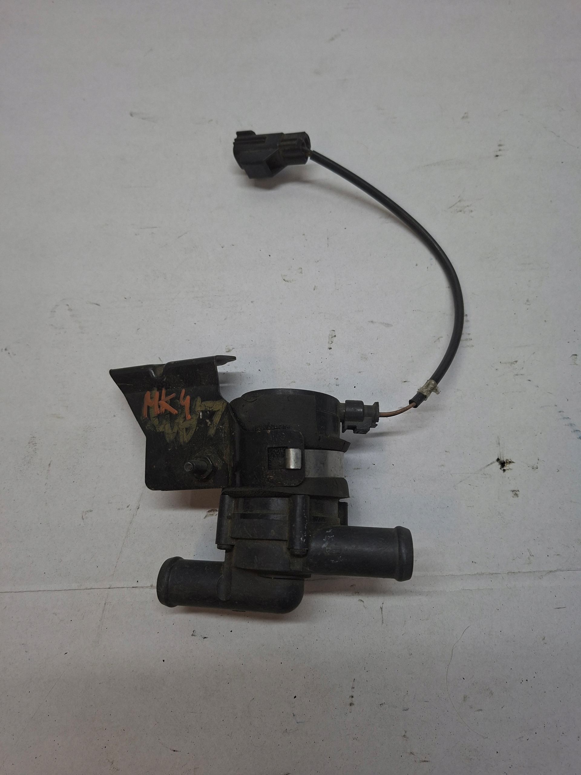 pumpa obehu vody FORD MONDEO MK4 9G9N-8564-AA