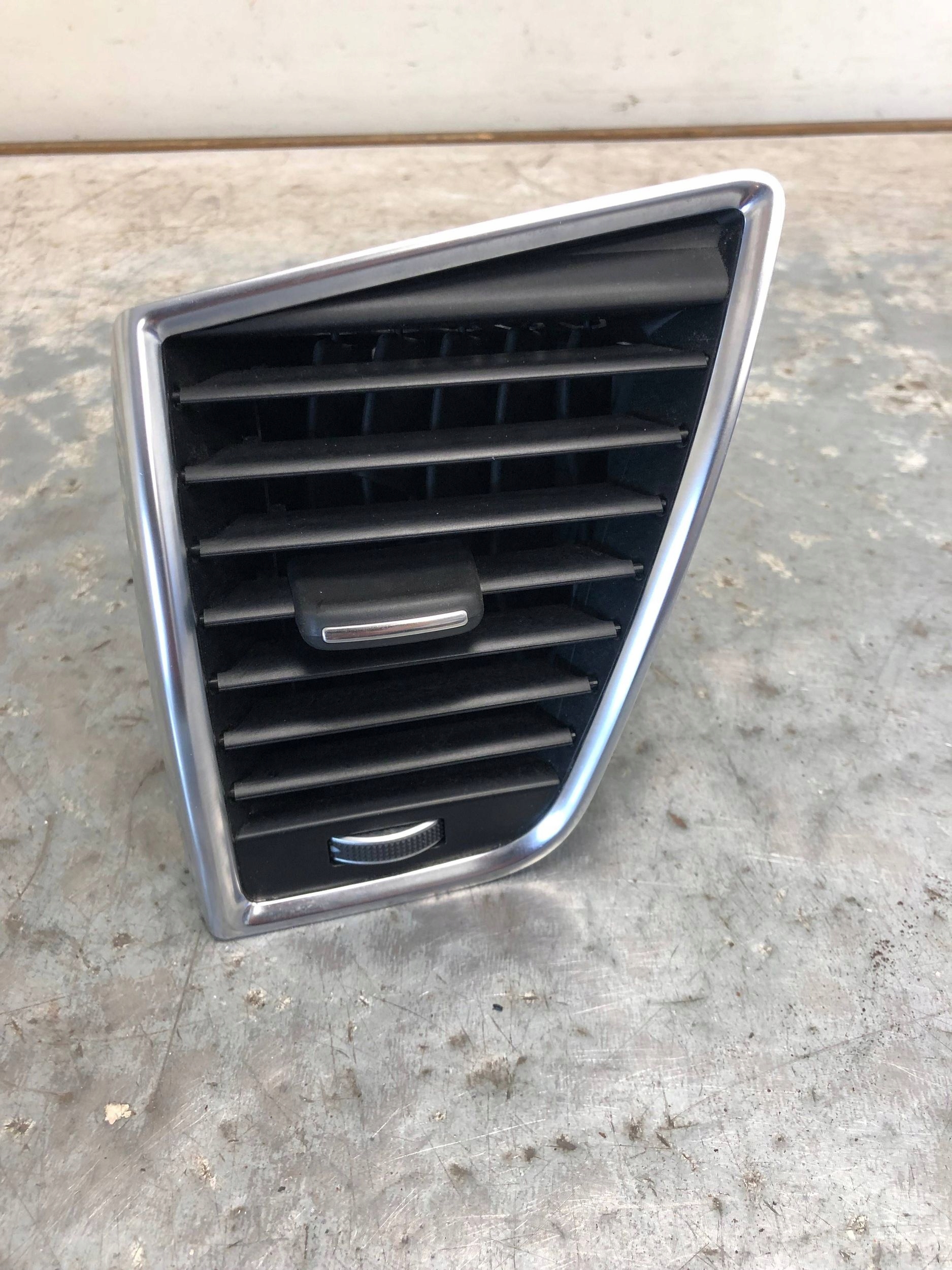 grid air conditioning devices left AUDI Q5 LIFT 13r 8R1820901J