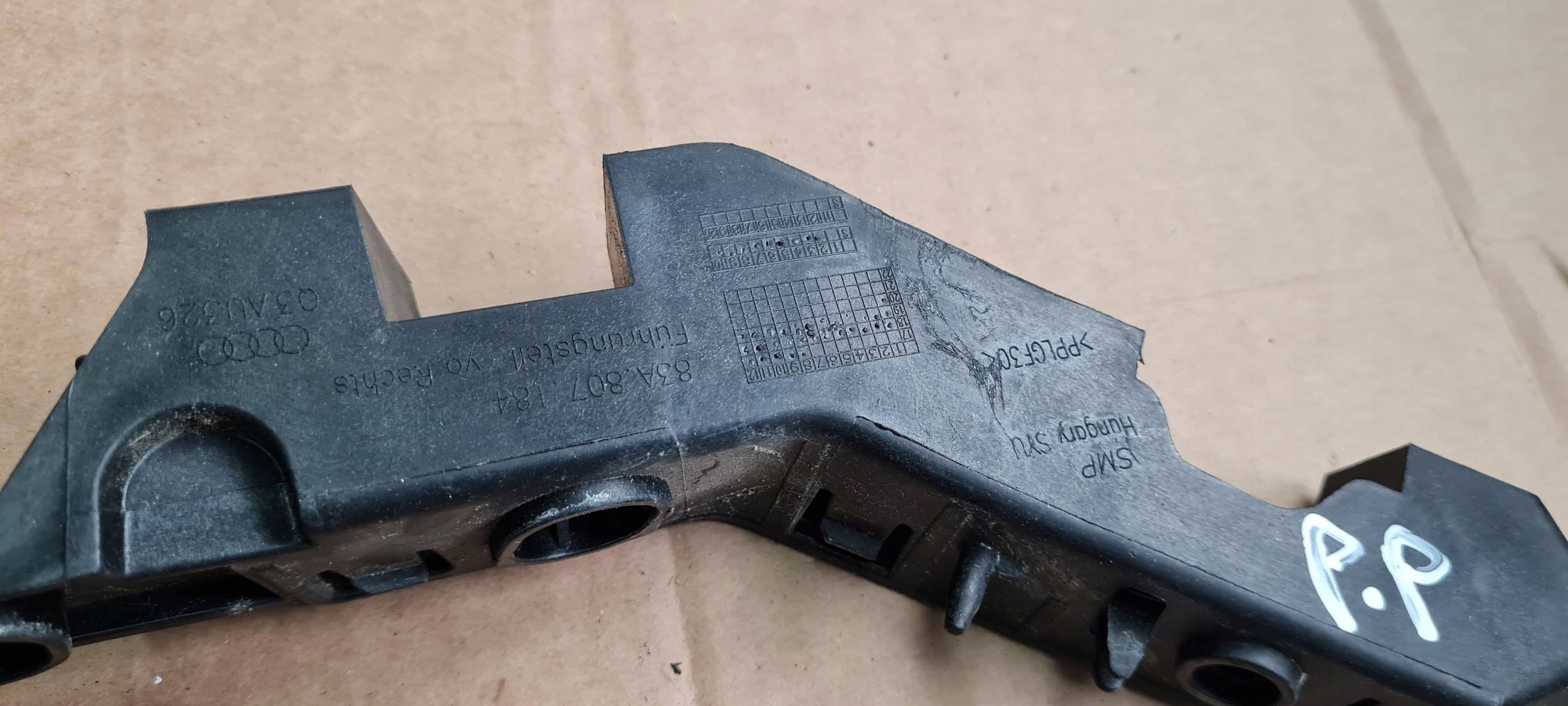 Q3 83A support holder of a bumper bracket right front 83A807184