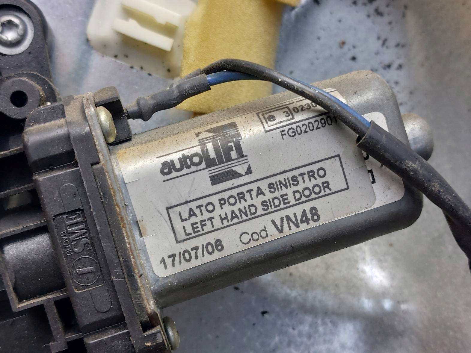 mechanism window regulator left front electrical VW POLO IV LIFT 6Q4837401M