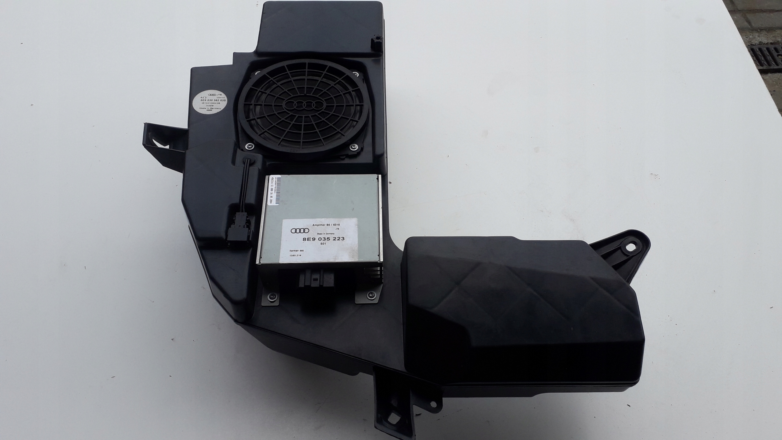 AUDI A4 B6 B7 KOMBI SOBUFE subwoofer speaker amplifier