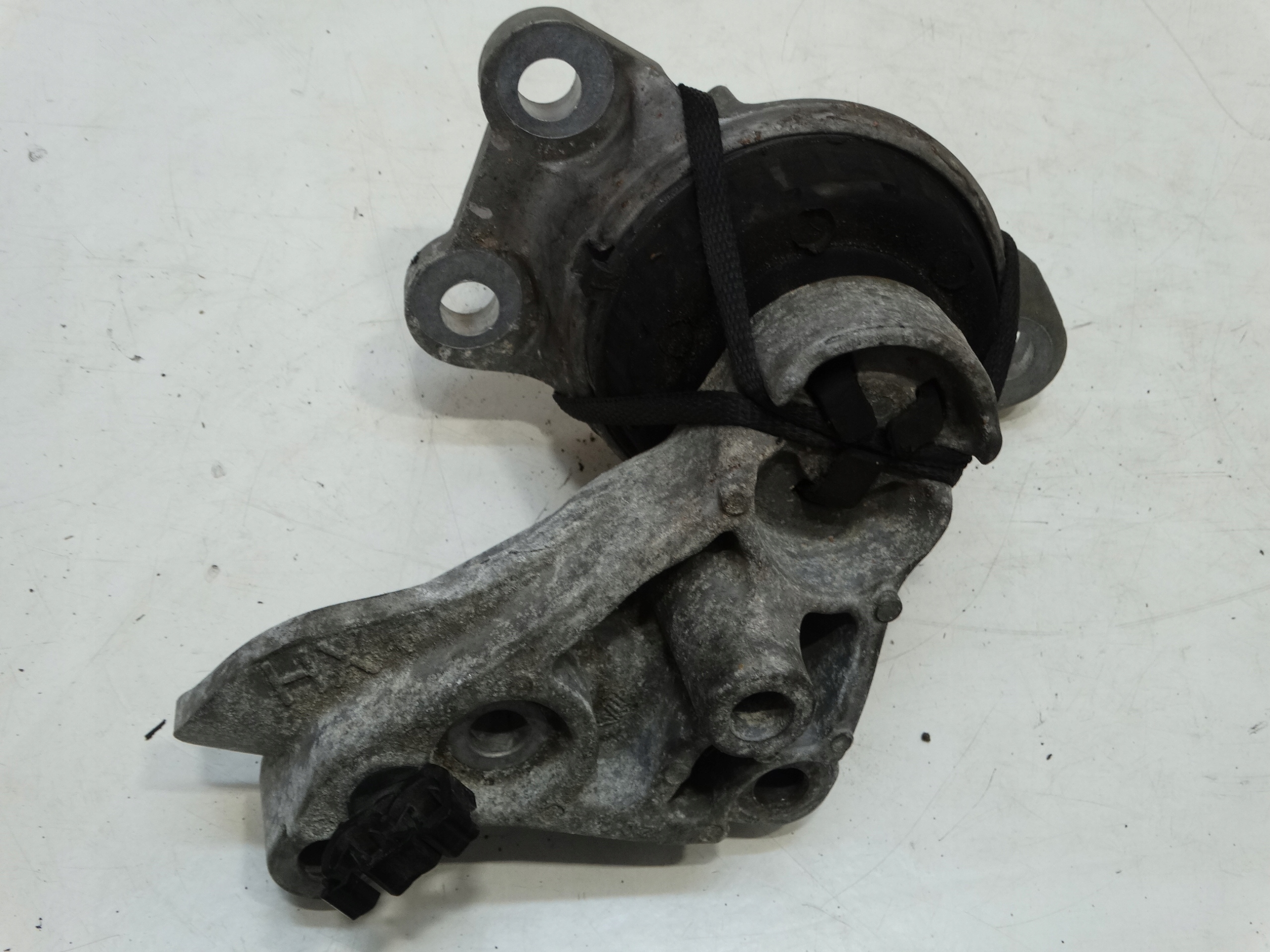 engine mount RENAULT SCENIC III 2.0 DCI 09-13R. 112100018R