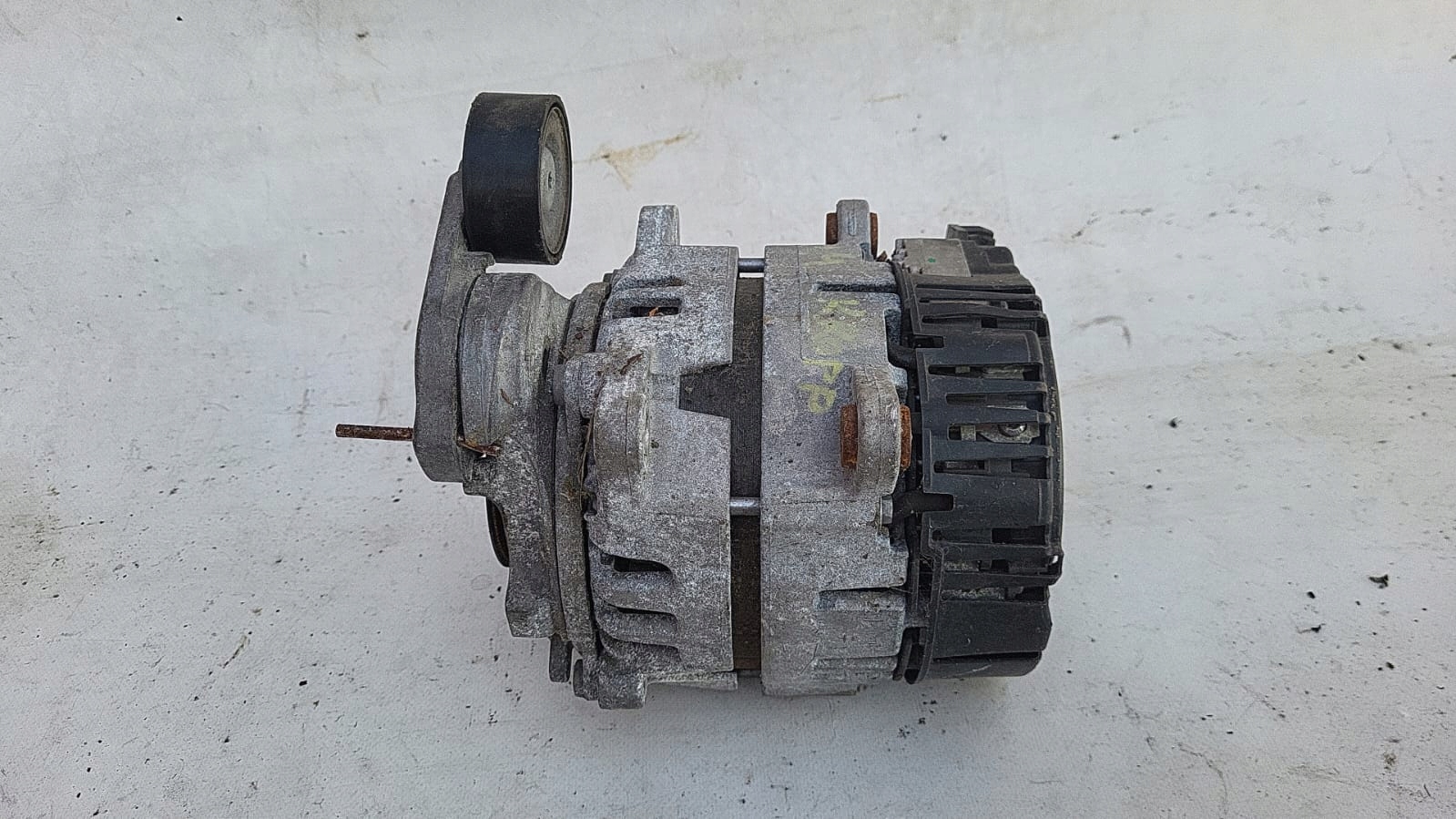 VW SKODA AUDI alternator 04L903018A