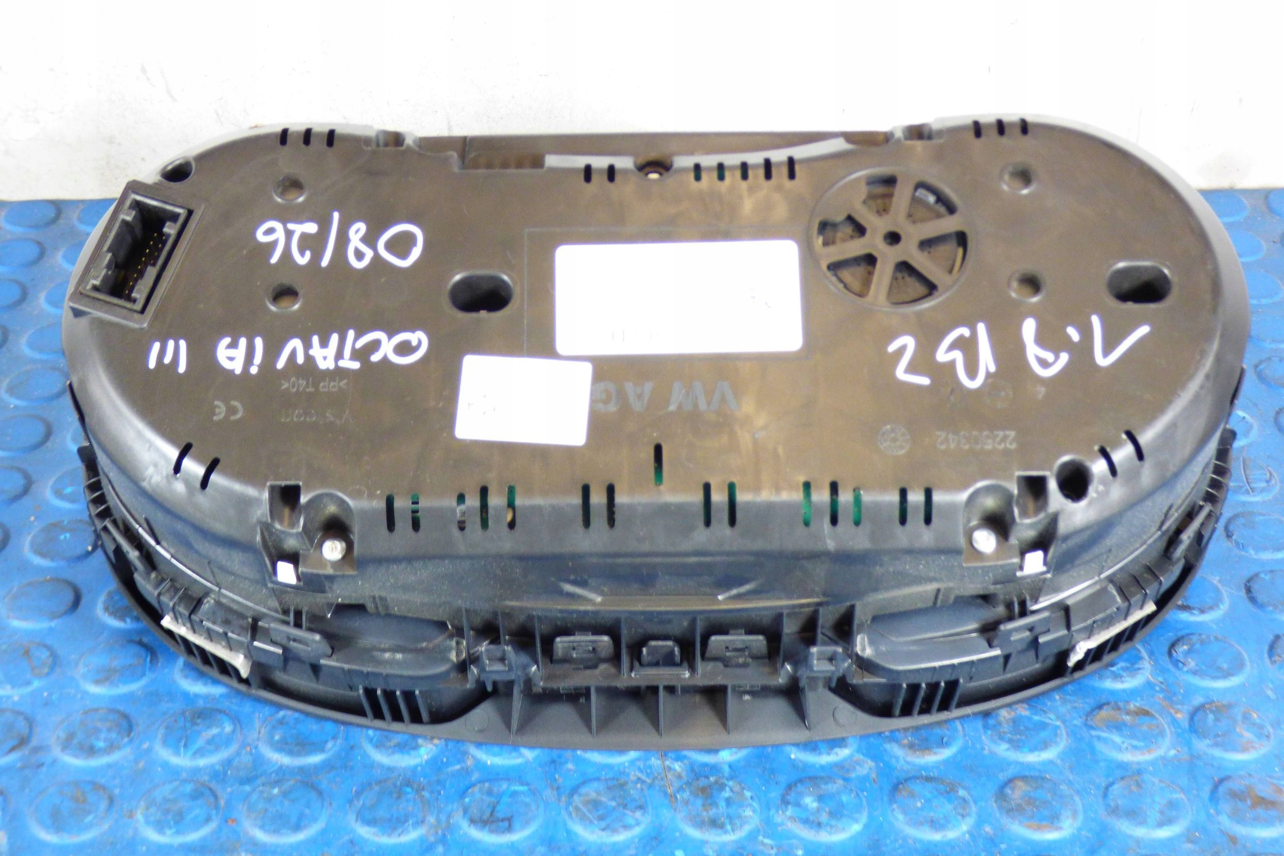 Skoda Octavia III Mk3 dials (5E) 2017