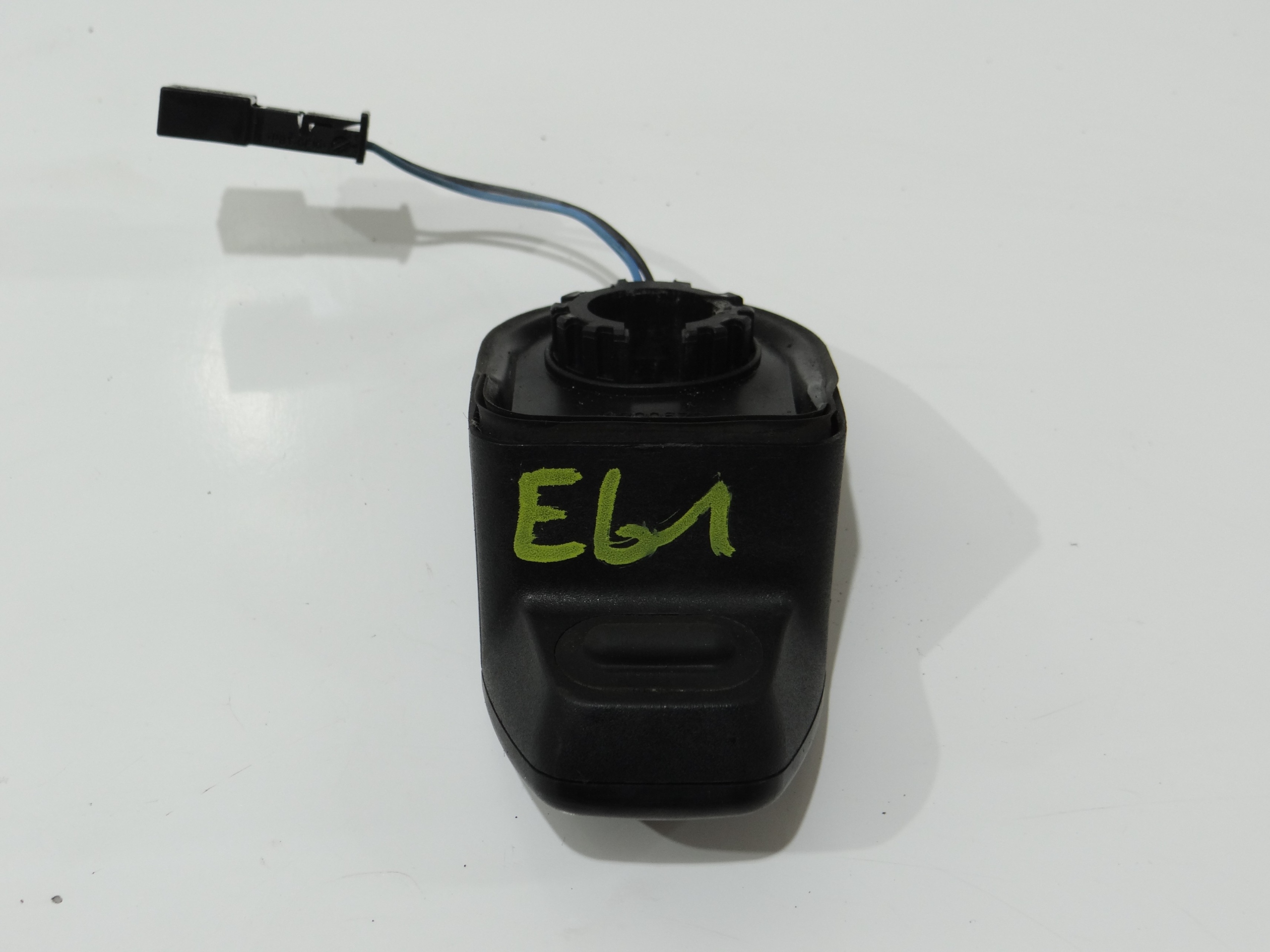 MIKROSTYK button of the opening bonnet boot BMW E61 9200673