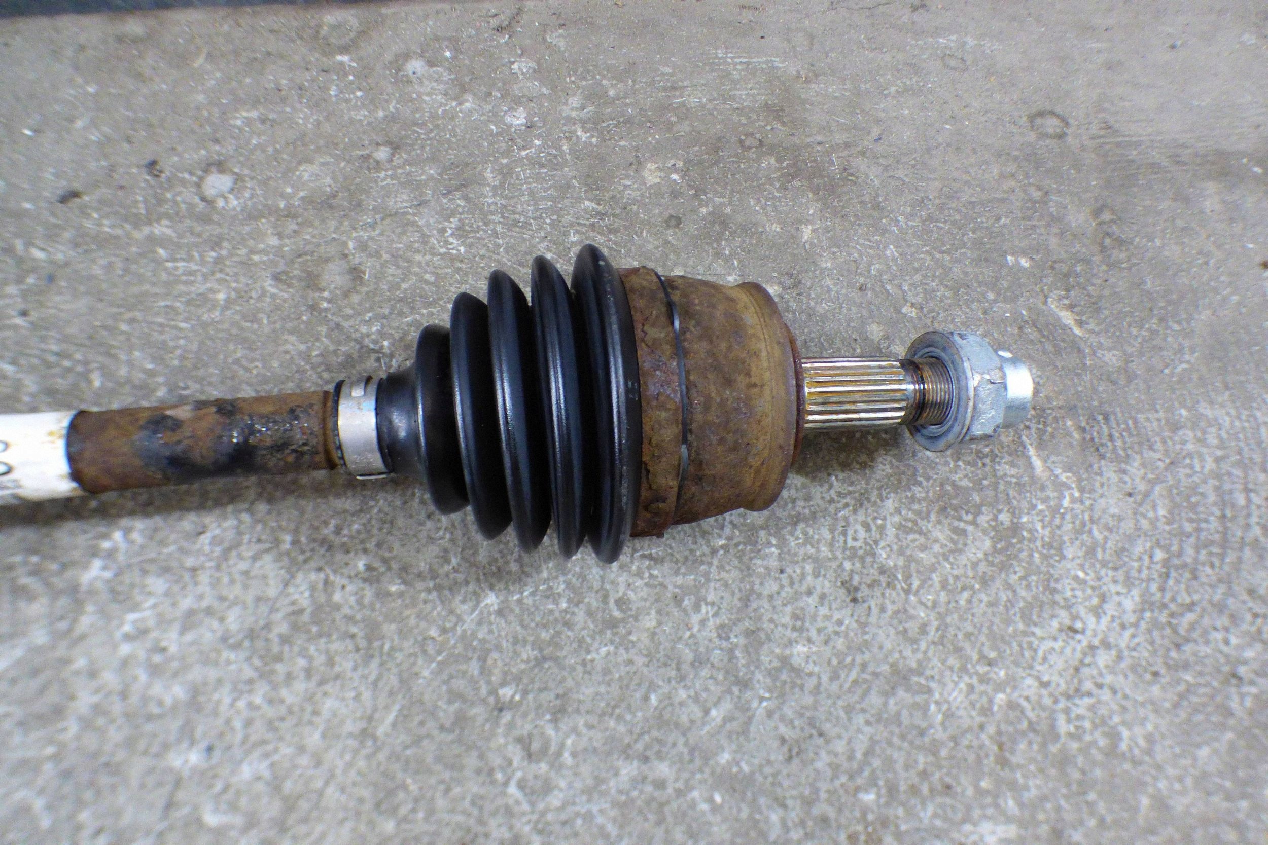 Opel Corsa E 1.4 B semi-axis napedowa left front 13149830 st.BDB original