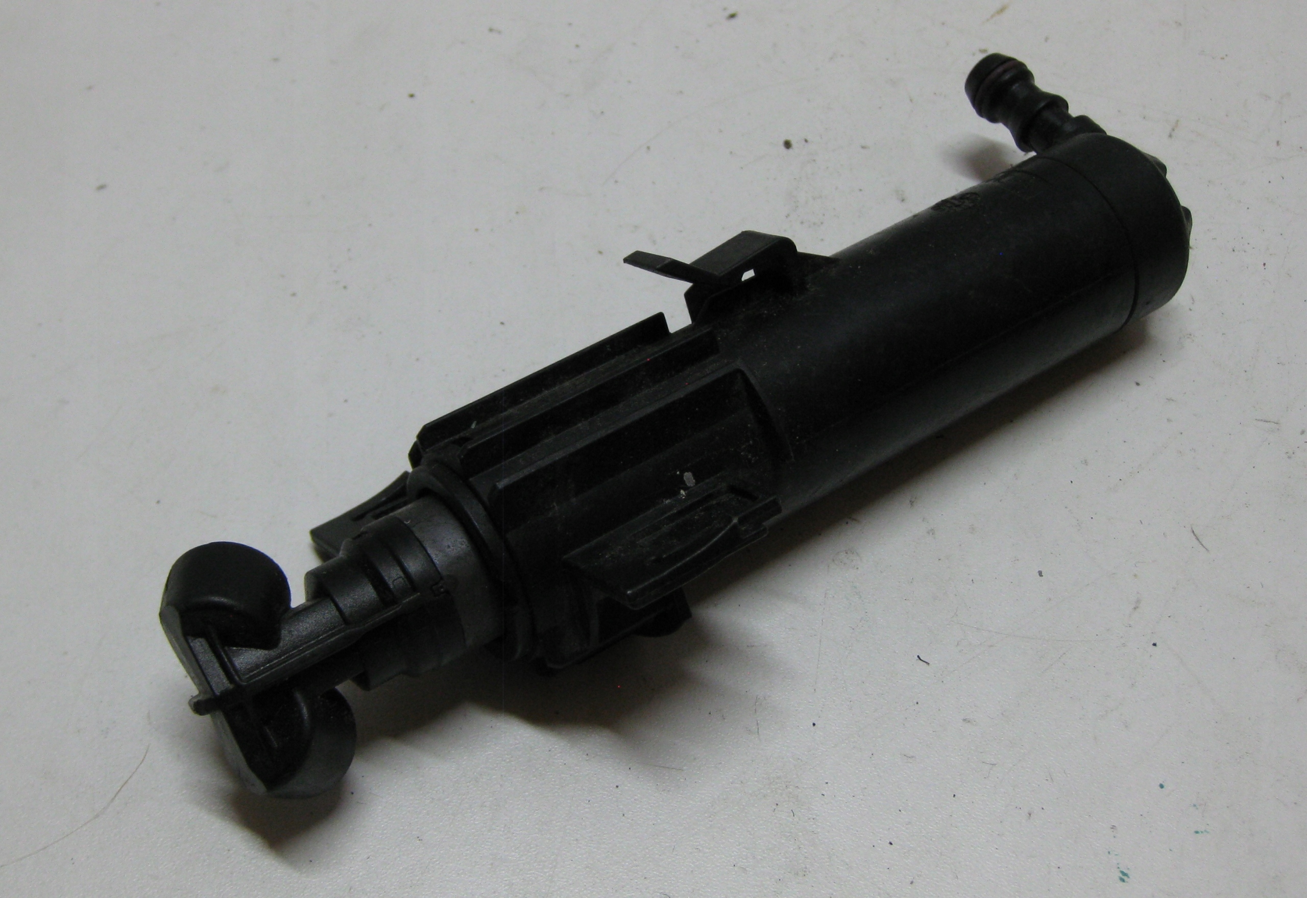 AUDI A4 B8 washer DYSZA REFLEKTORA right 8K0955102A