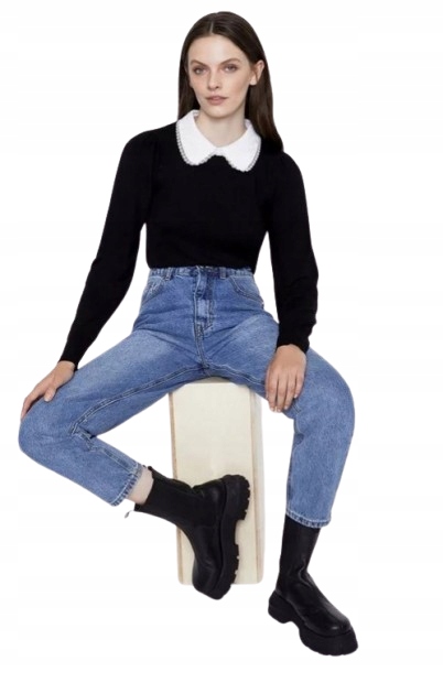 Warehouse Dámský Svetr S Černým Límečkem