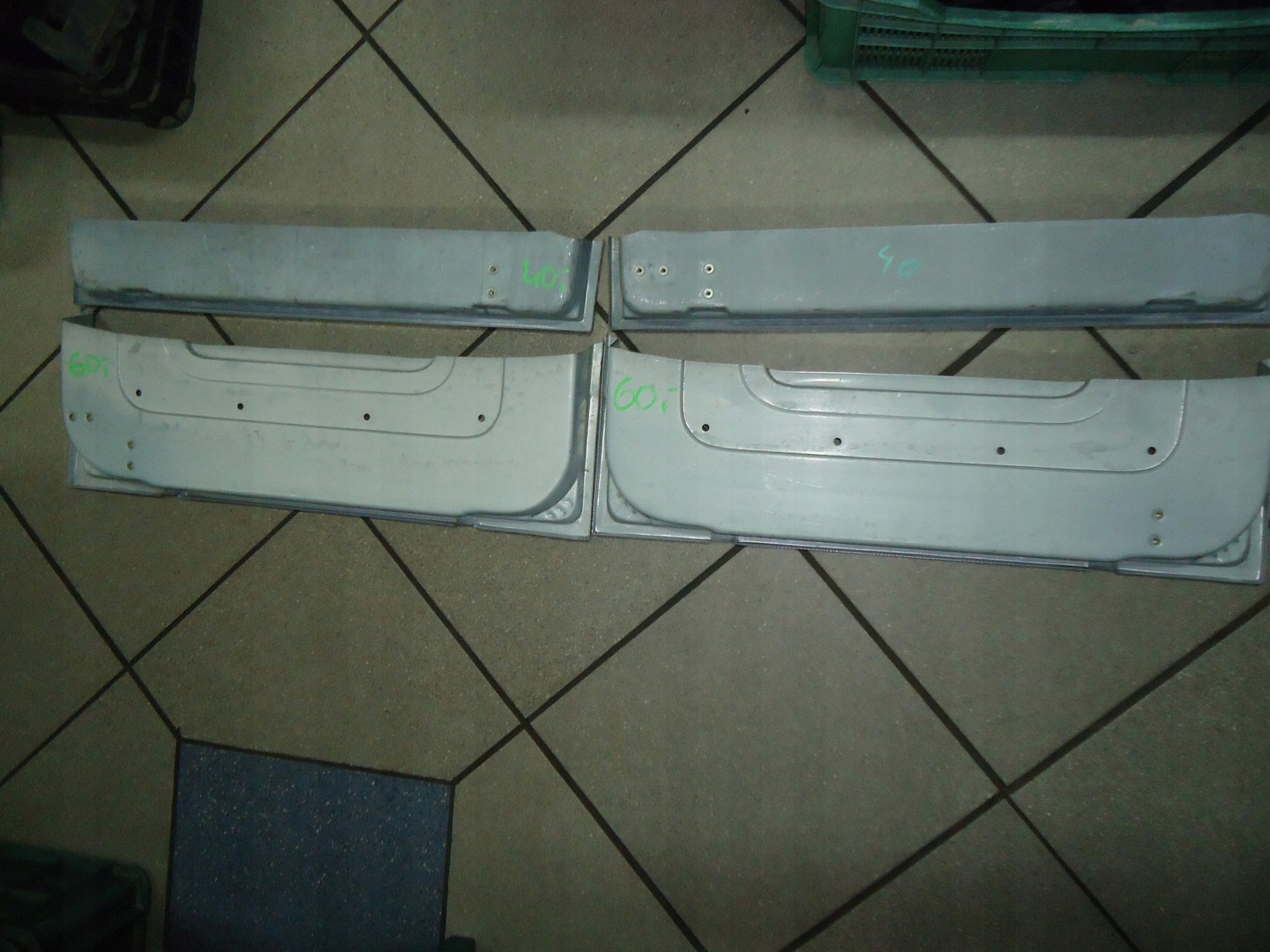 REPERATURKA DRZWI TYŁ TYLNYCH MERCEDES KACZKA 207 - 410