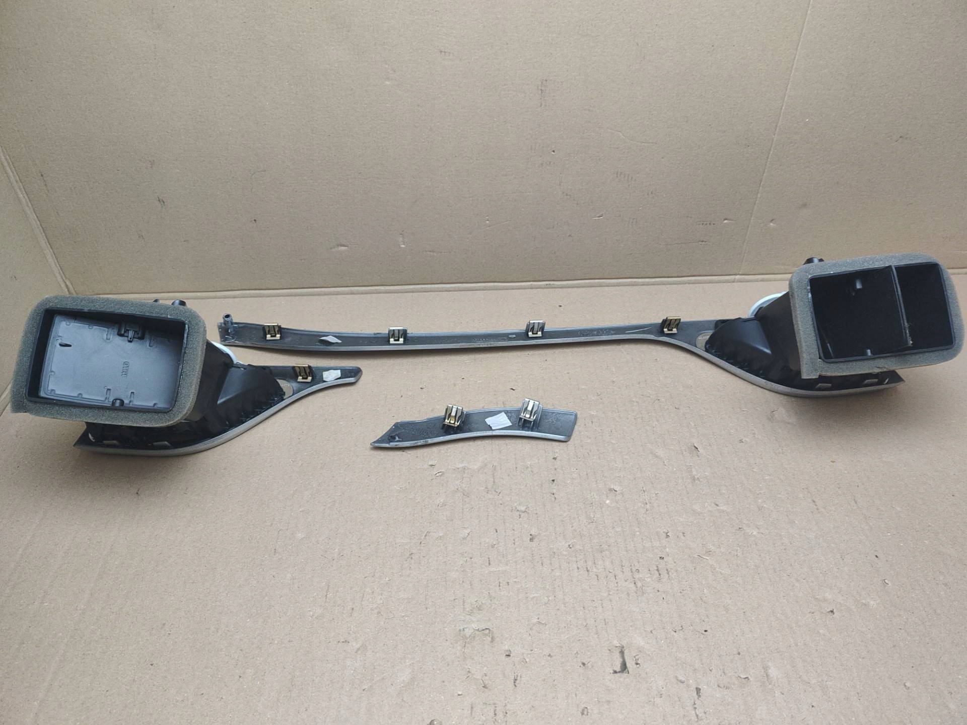 grid air conditioning devices upper Dodge Journey facelift 2017 3000101LFN