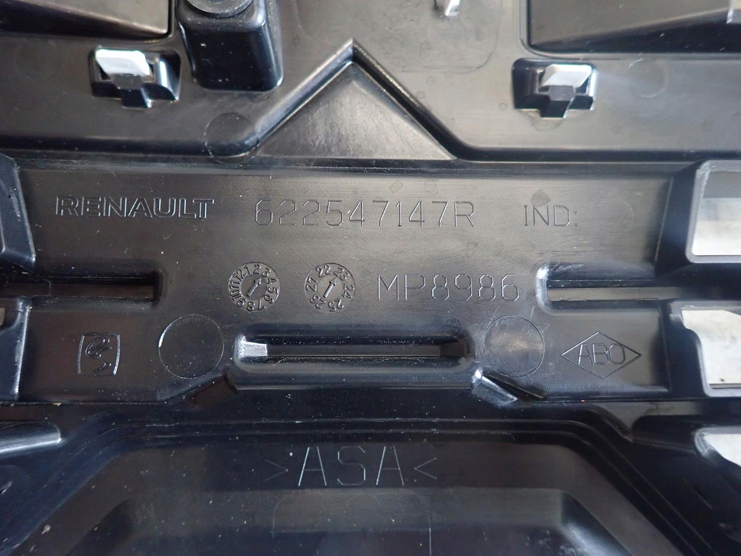GRILL DACIA SANDERO III 2020- 622547147